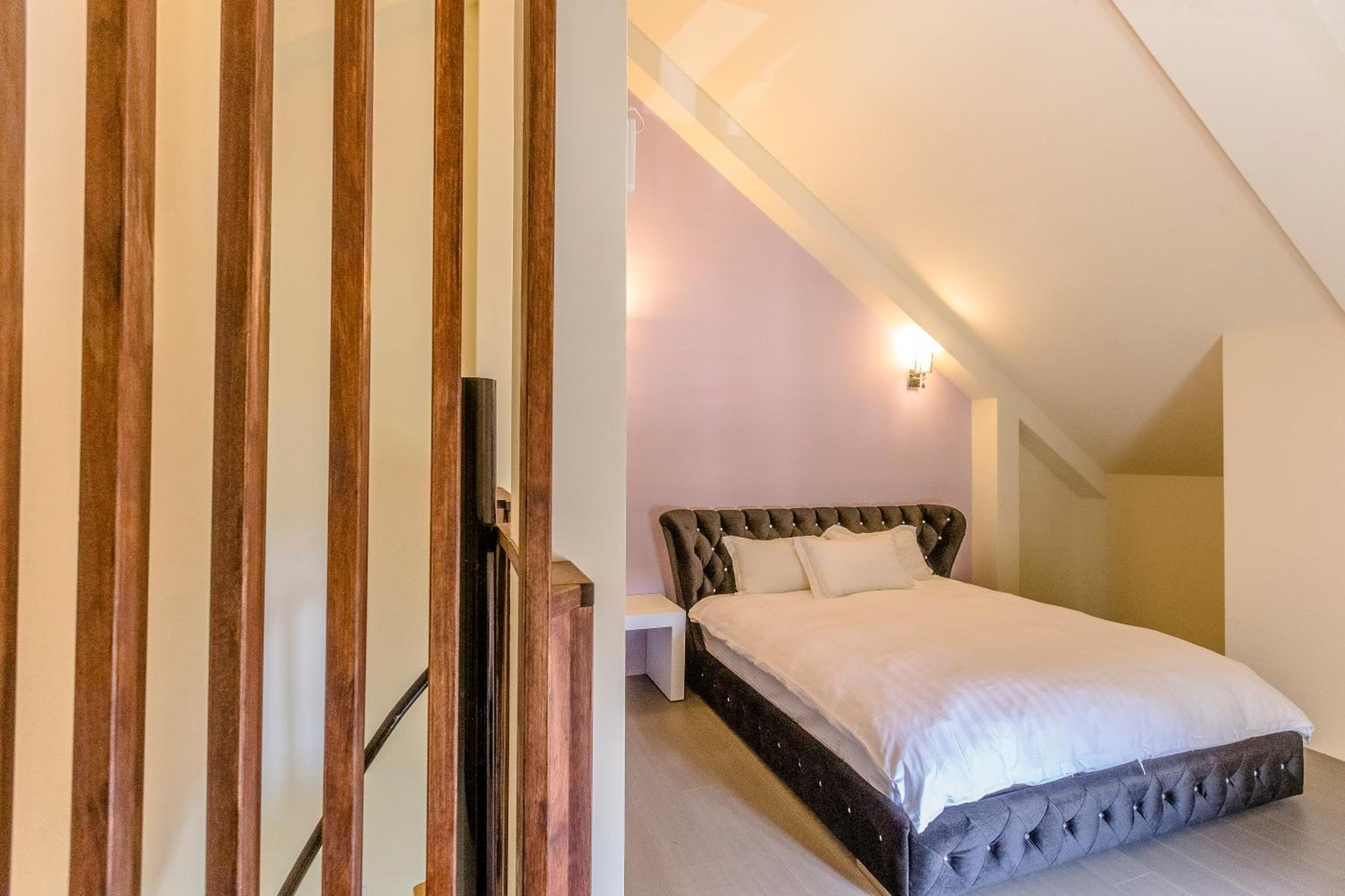 Deluxe Double Room with Balcony photo 3