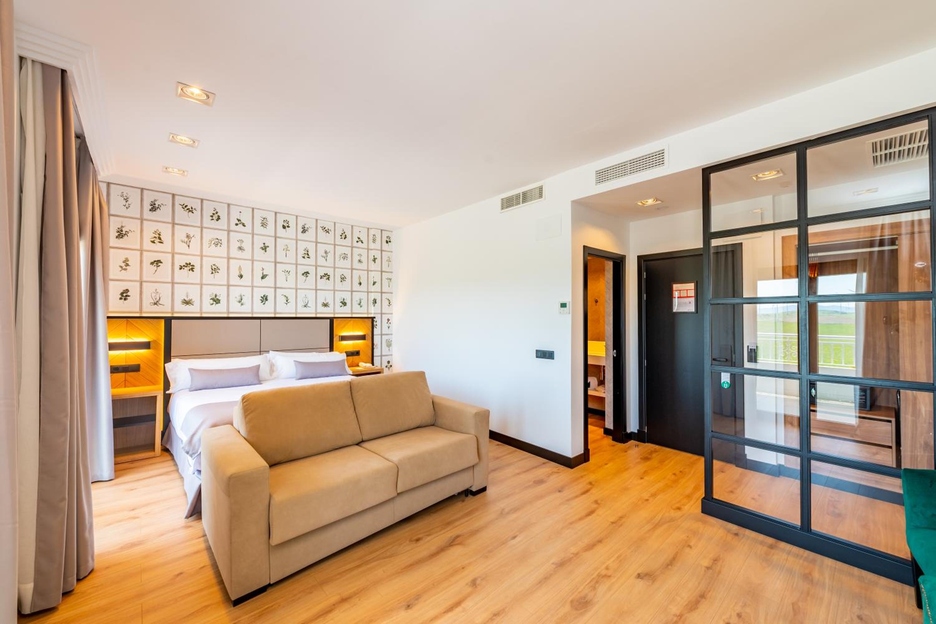 Superior Twin Room with Mountain View photo 3