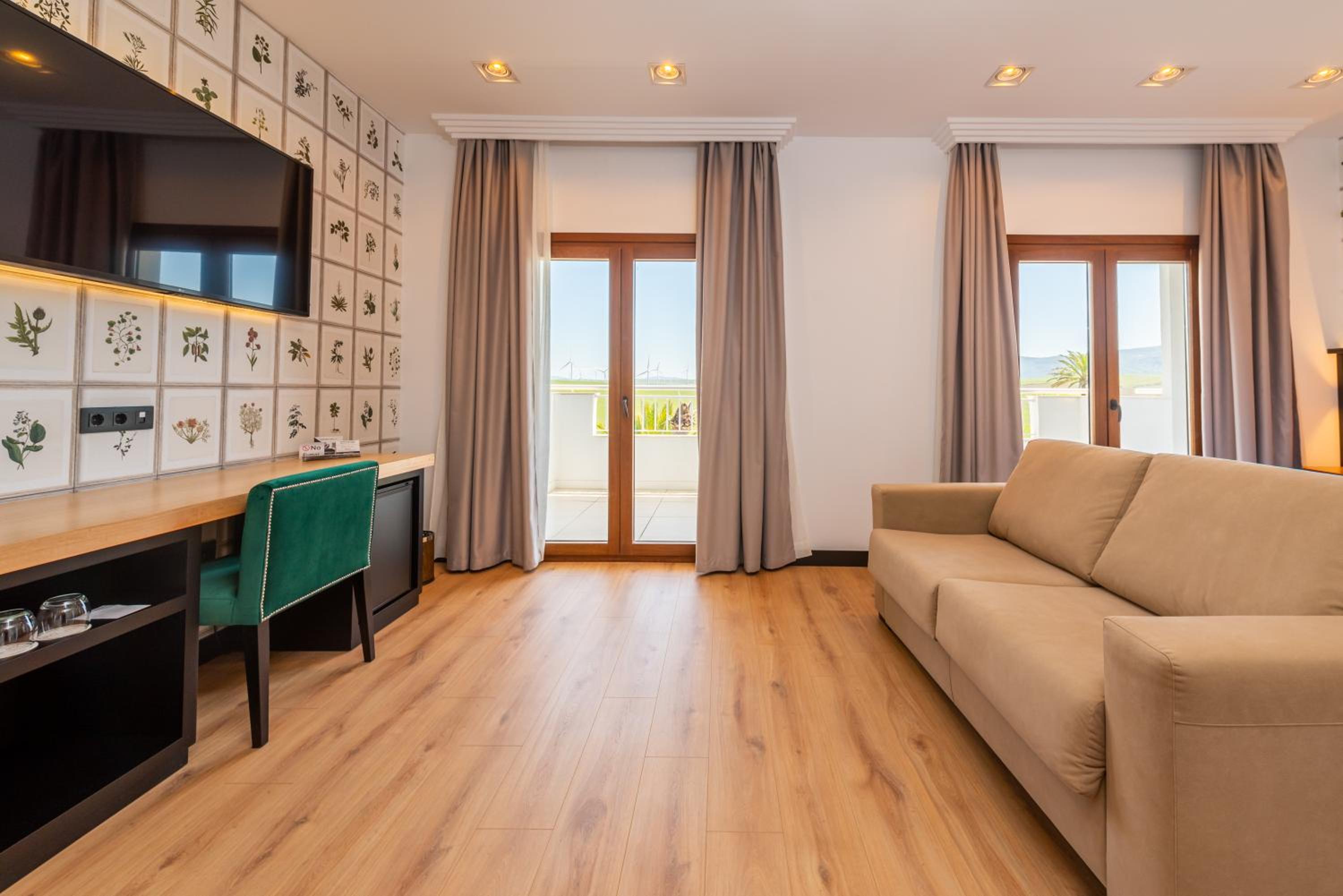 Superior Twin Room with Mountain View photo 2