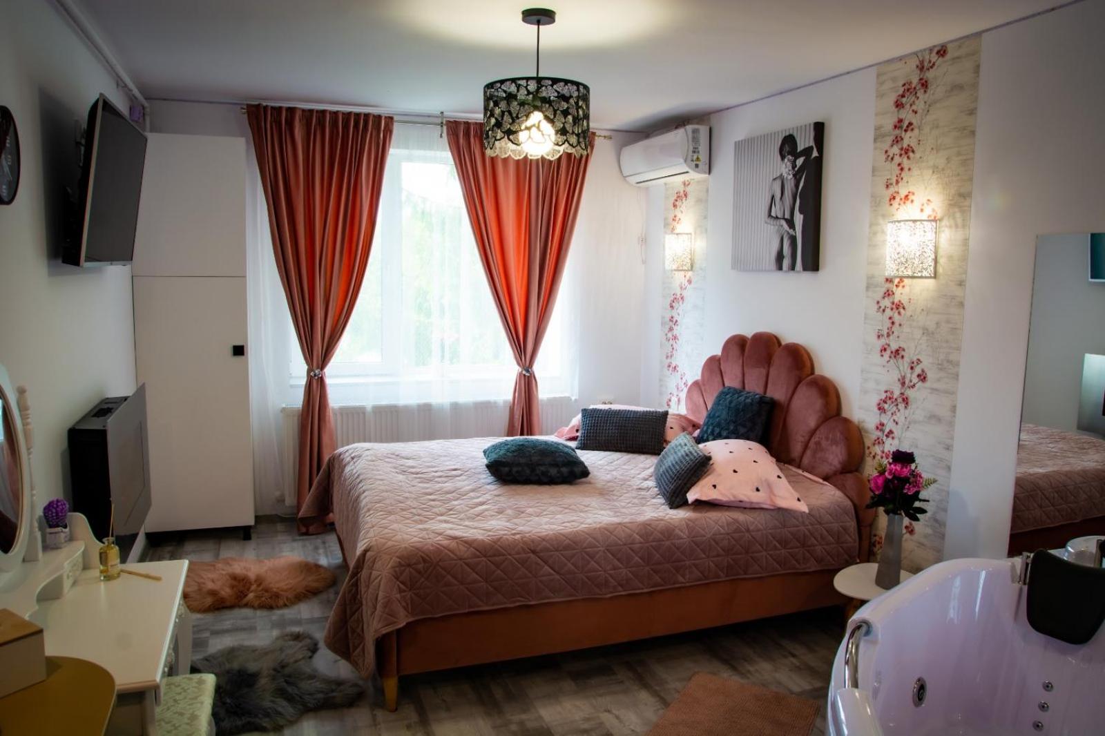 One-Bedroom Apartment - Photo 1