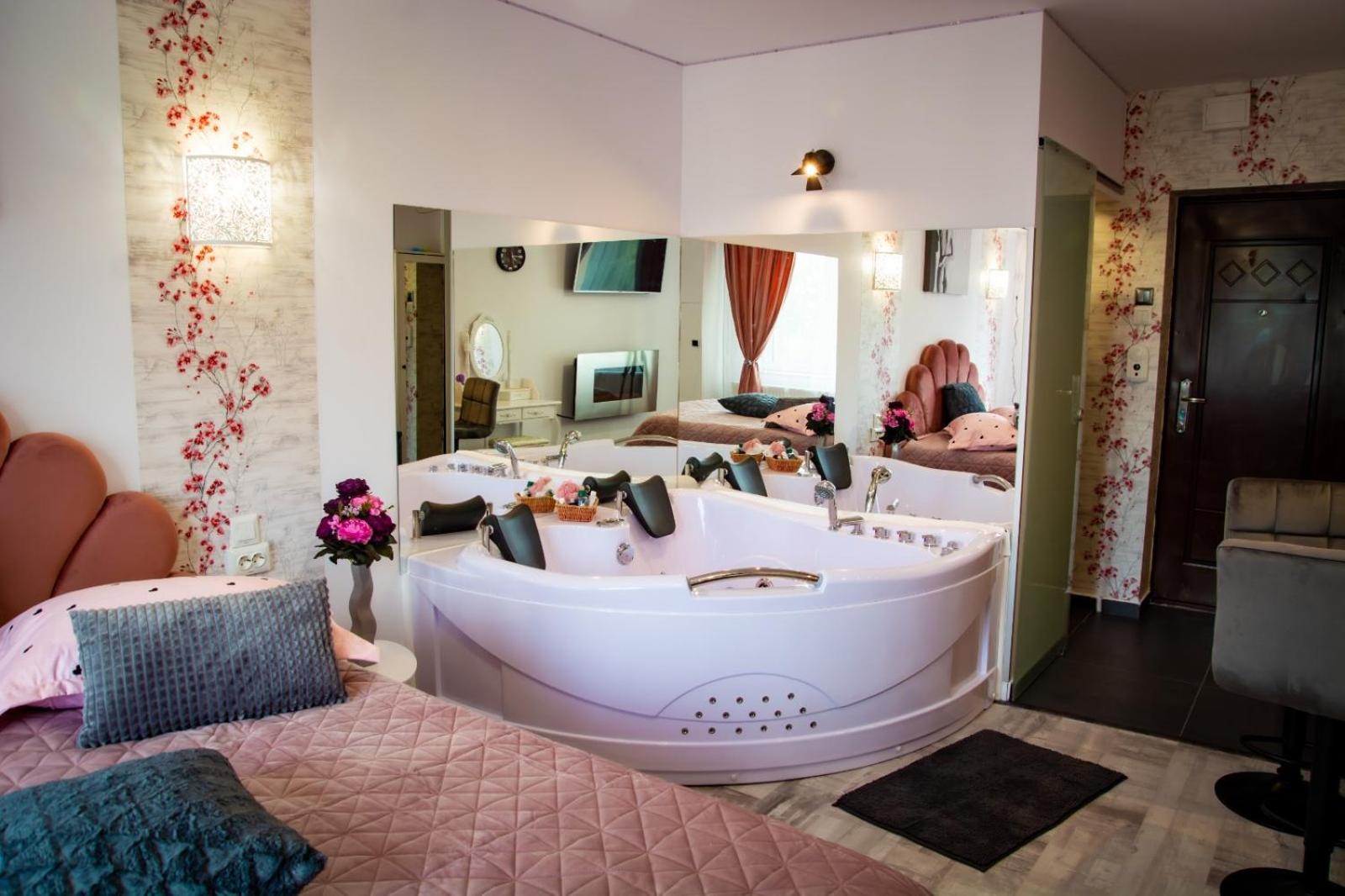 One-Bedroom Apartment - Photo 6