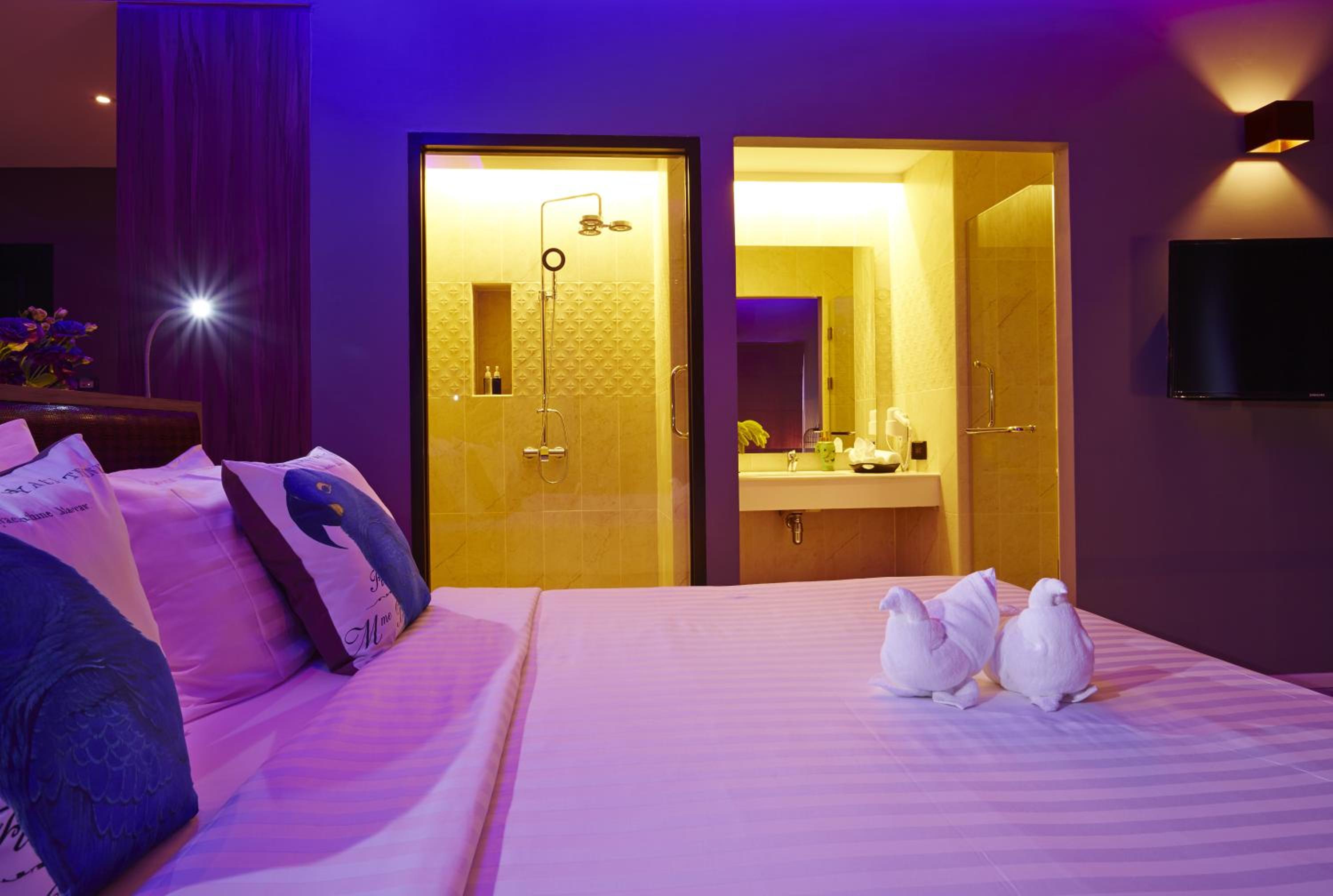 Deluxe Double Room - Photo 14