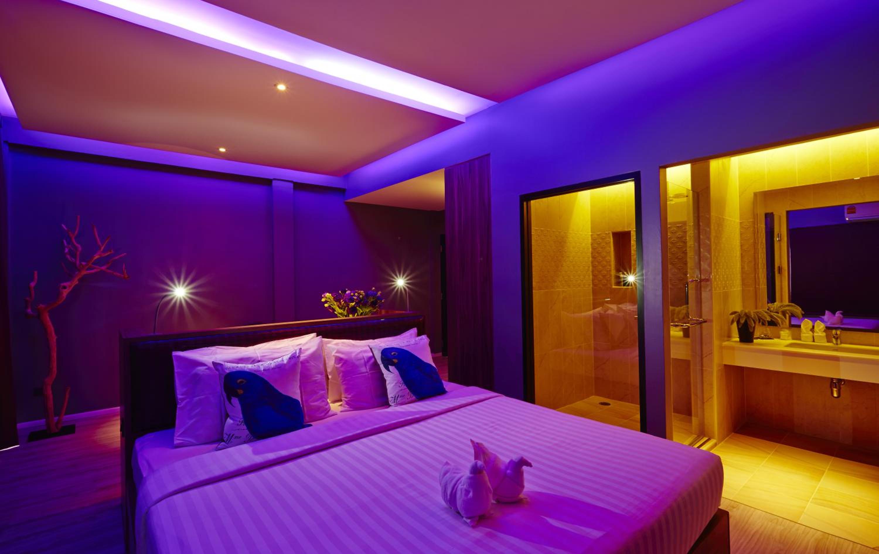 Deluxe Double Room - Photo 13