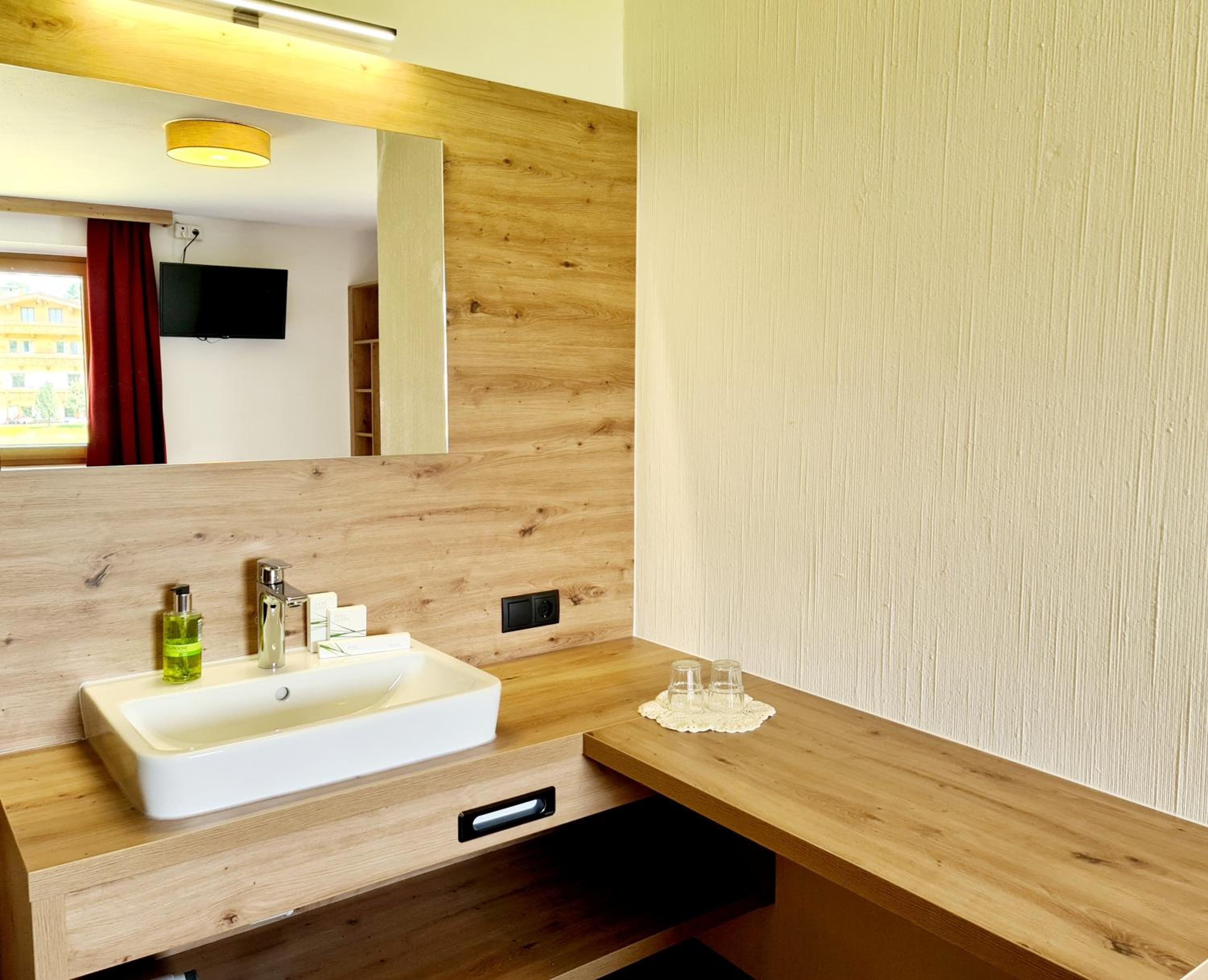 Double Room - Photo 8