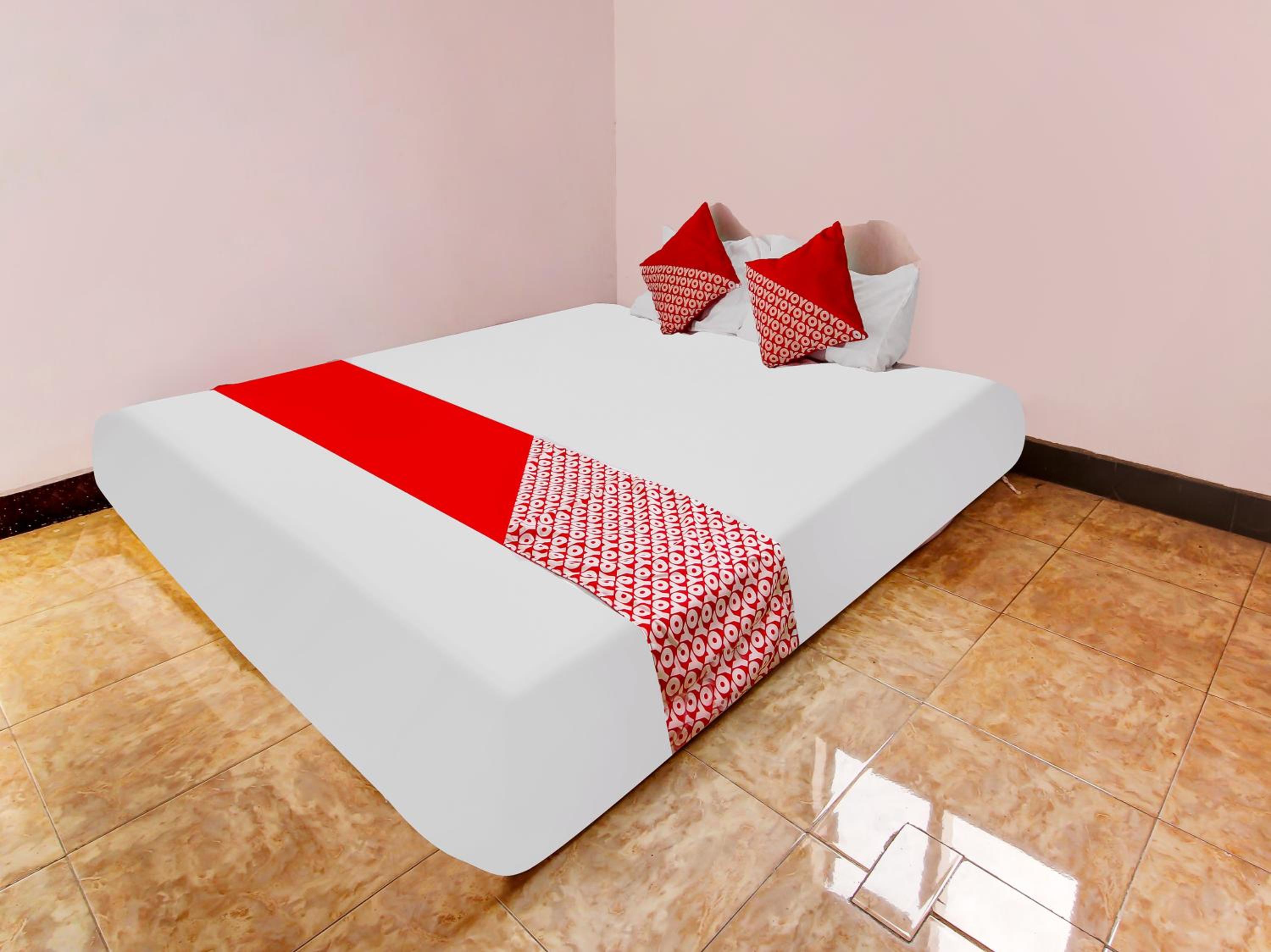 Budget Double Room - Photo 7