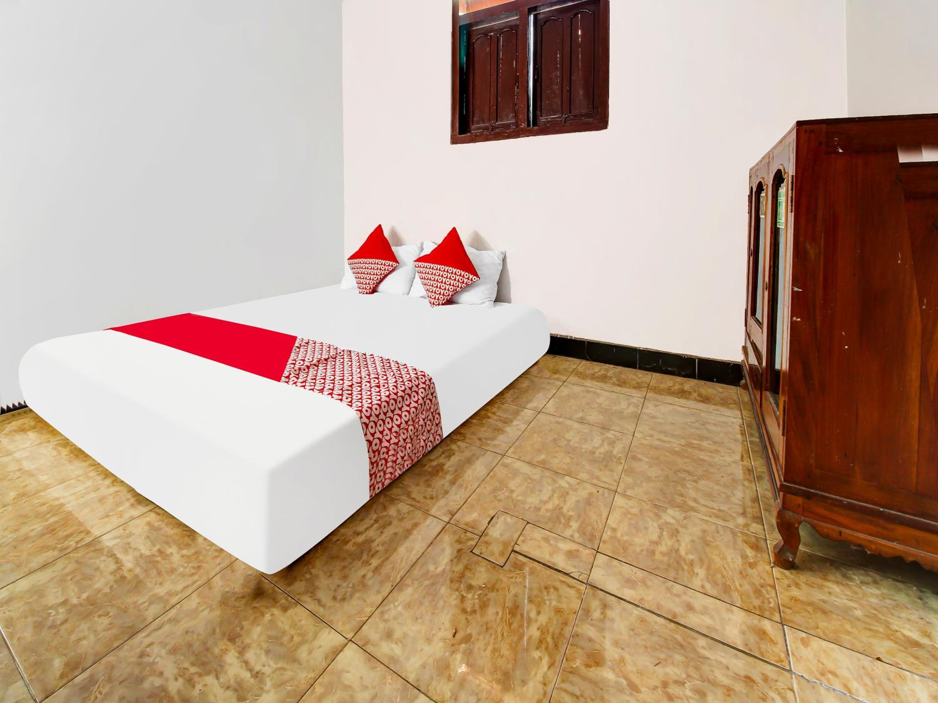 Budget Double Room - Photo 2