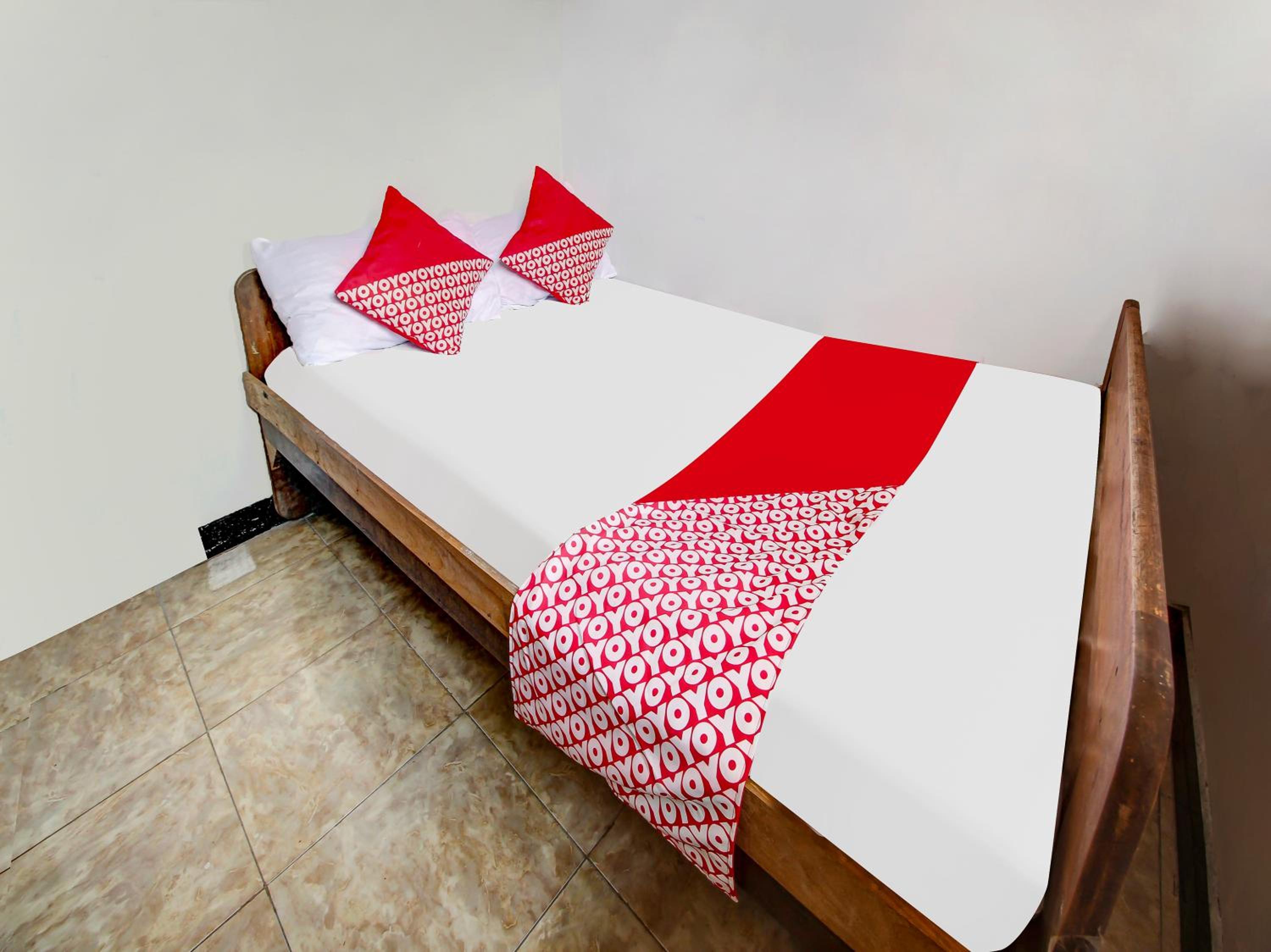 Budget Double Room - Photo 13