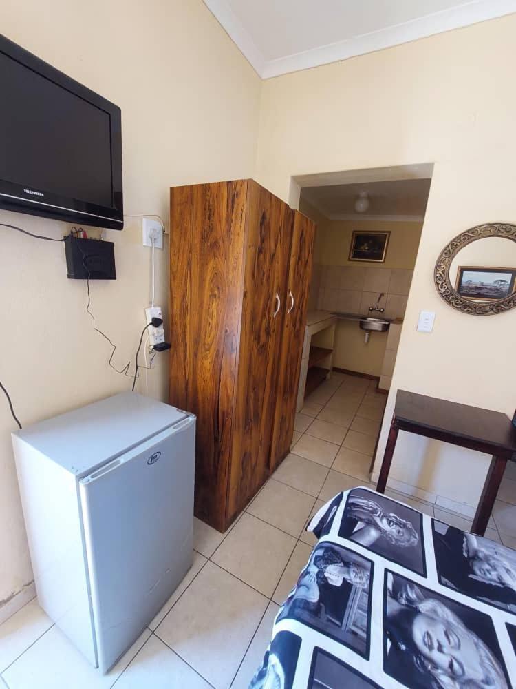 Standard Twin Room photo 2