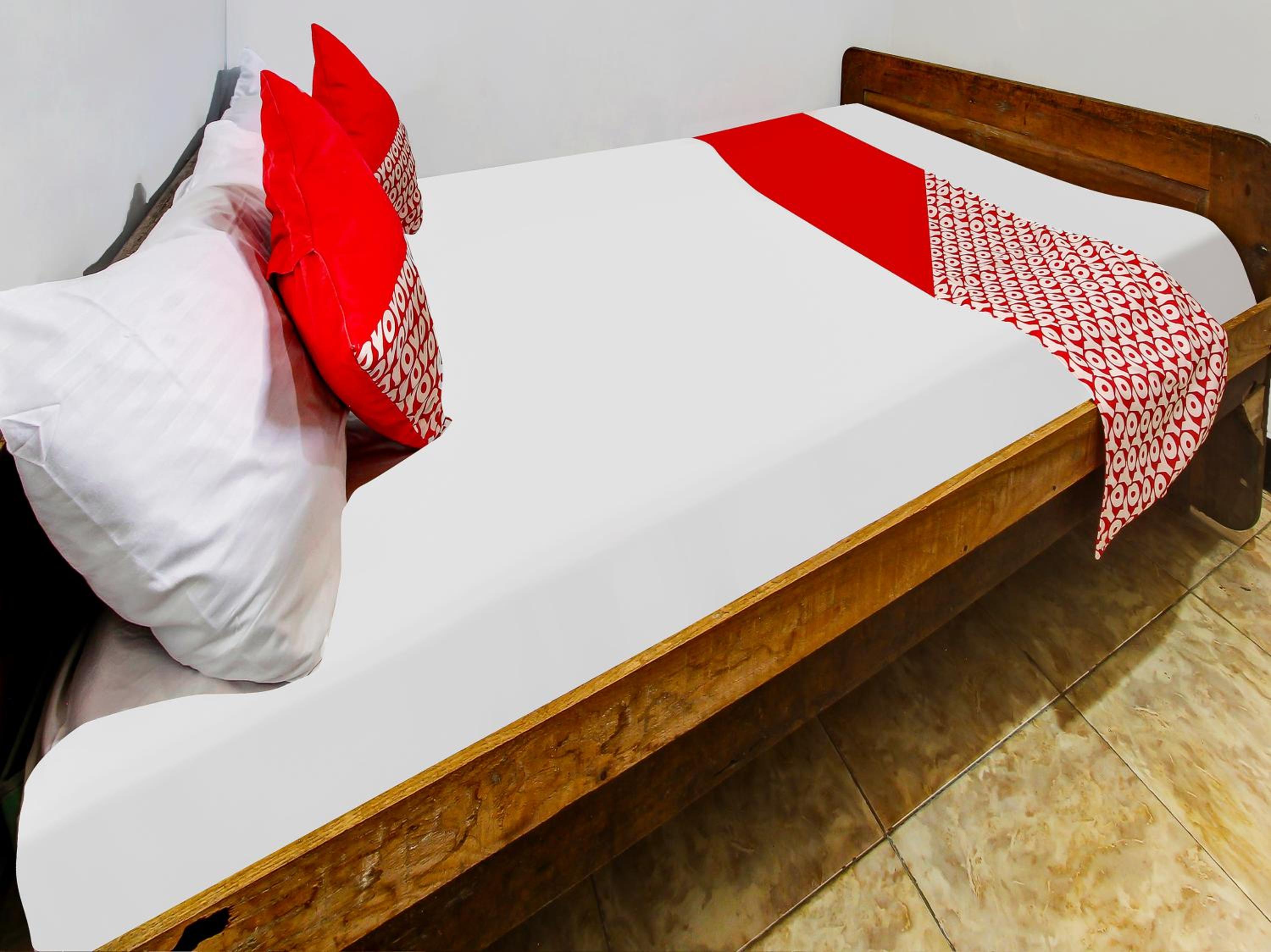 Budget Double Room - Photo 8