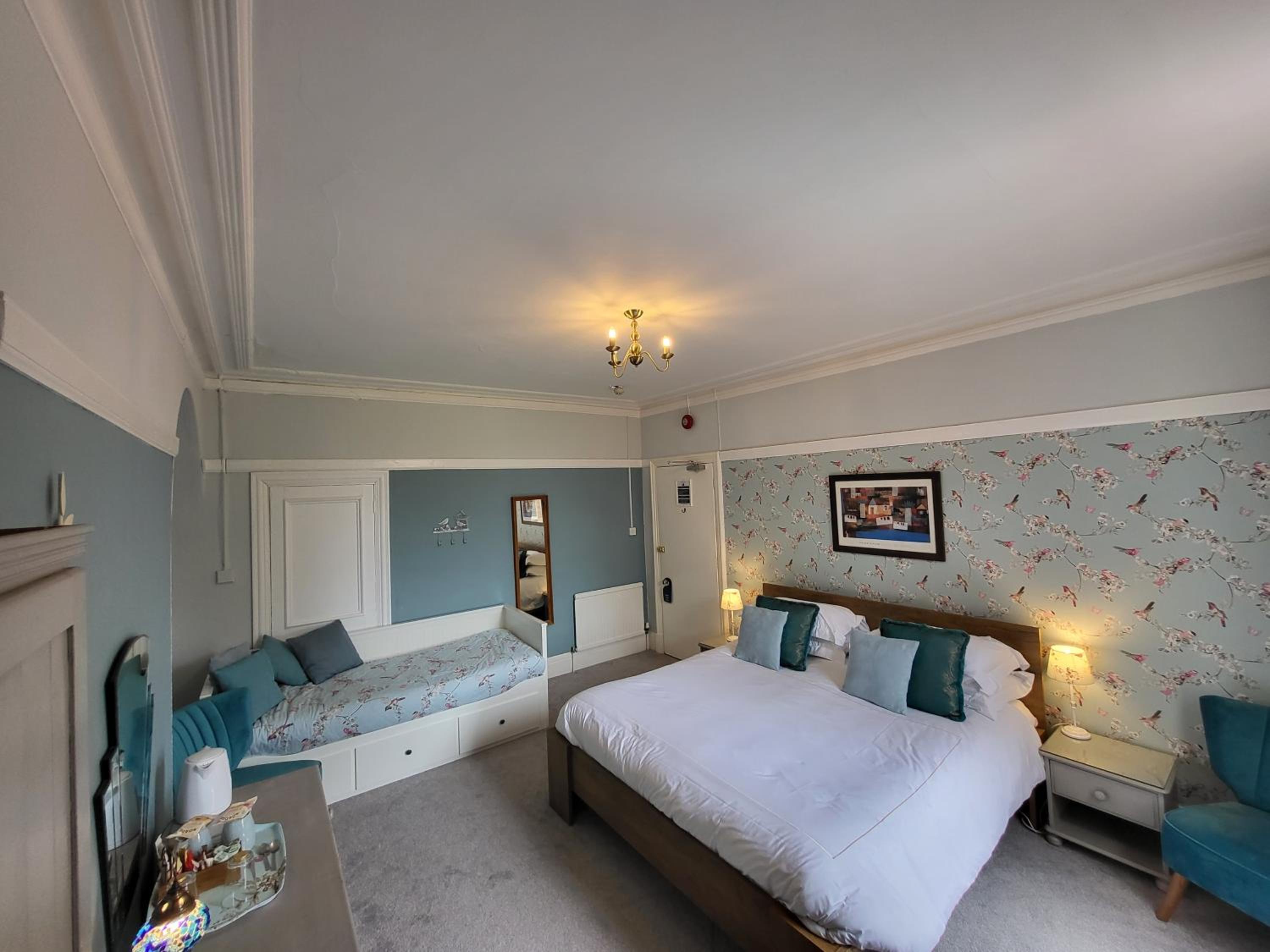 Deluxe Triple Room photo 2