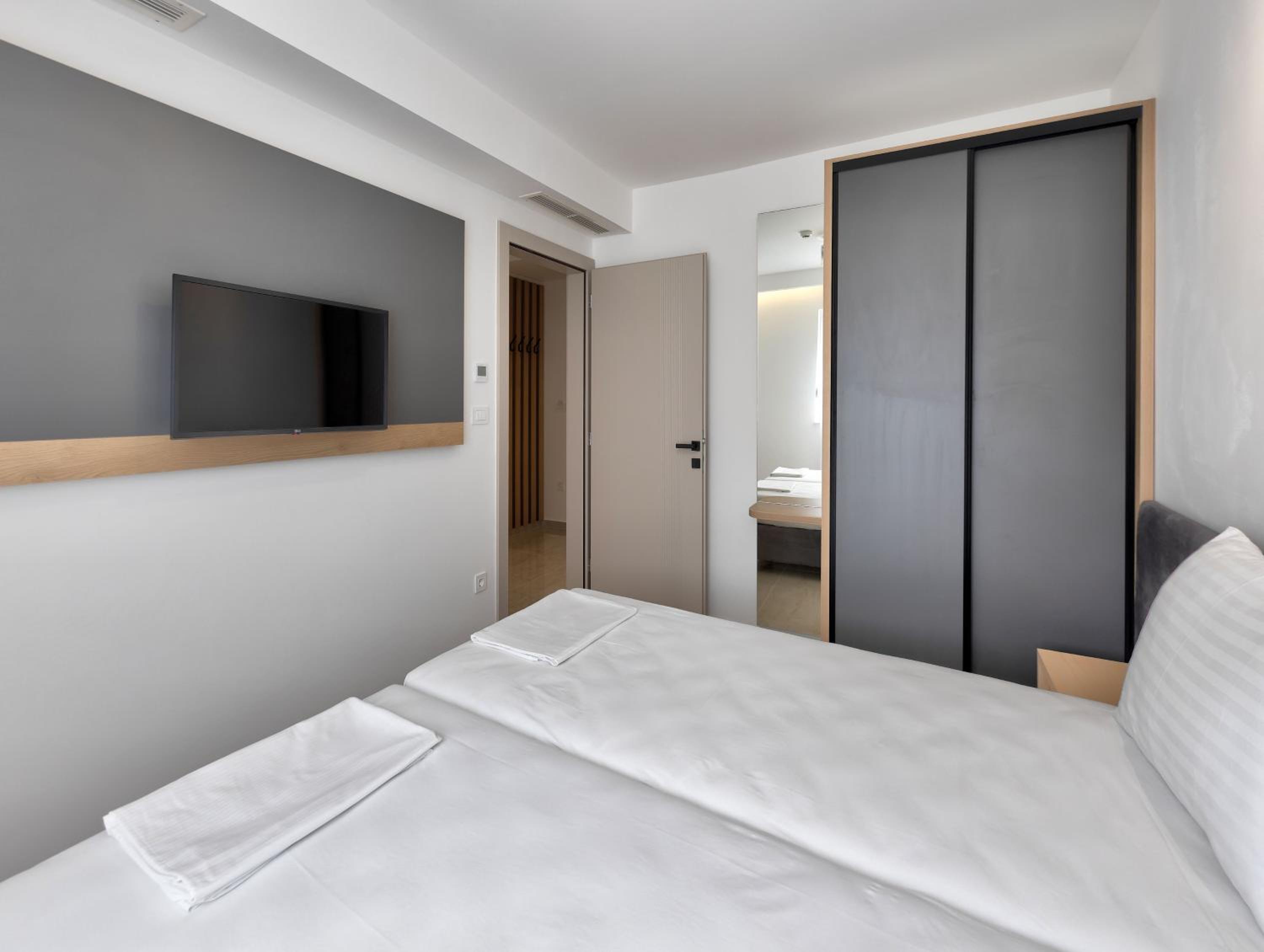 Apartment - Ground Floor - Photo 3