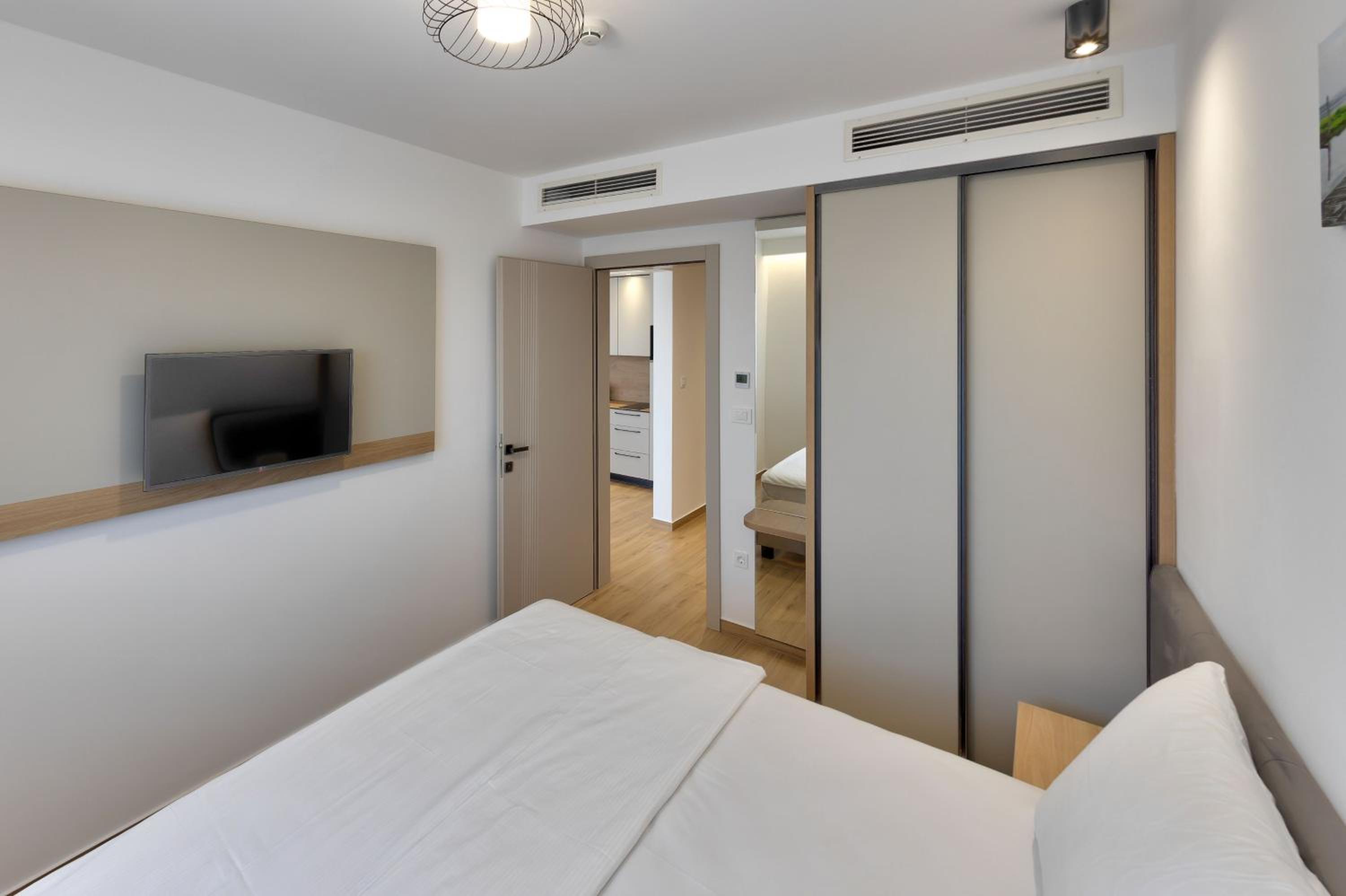Apartment - Ground Floor - Photo 4