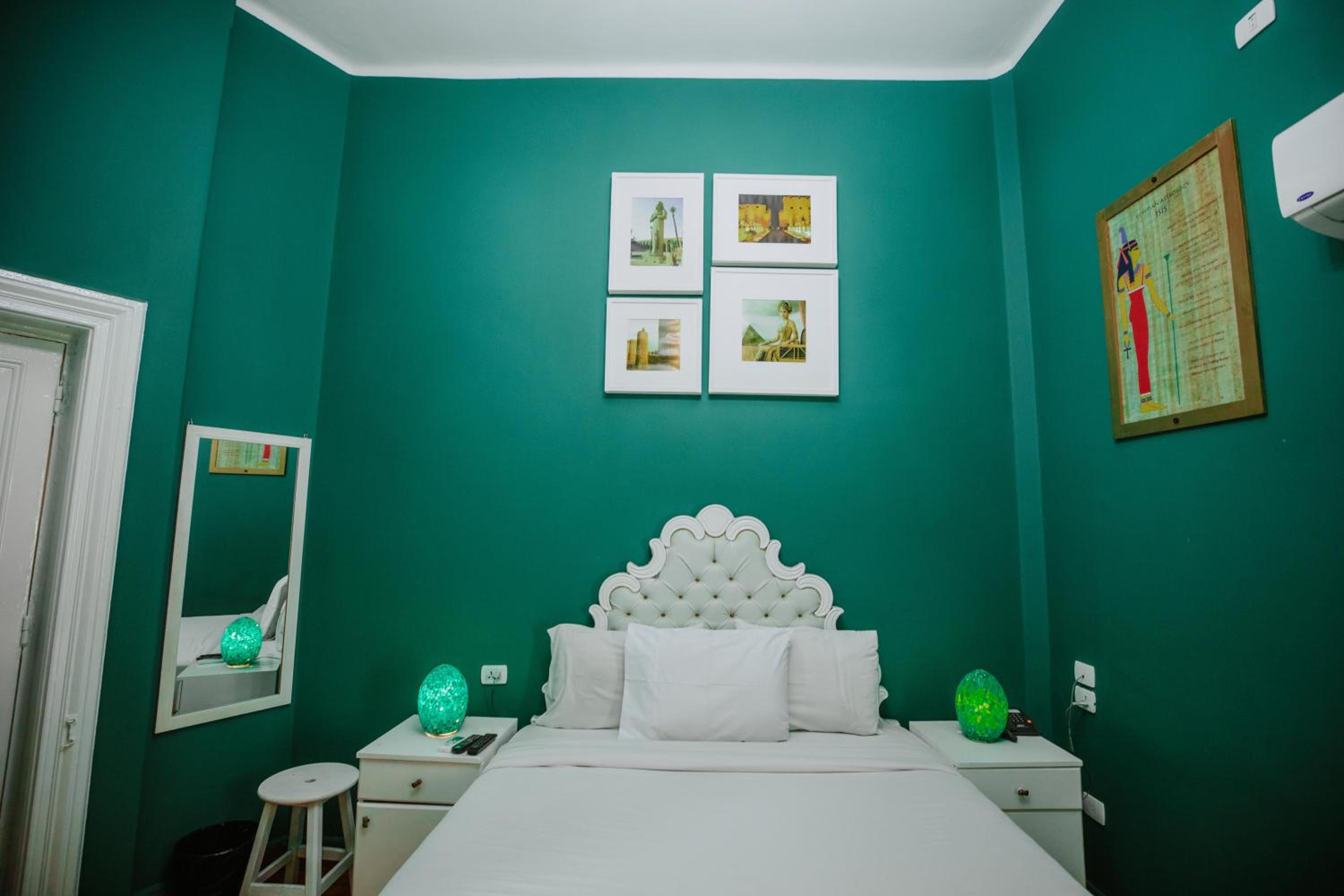 Queen Room with Balcony photo 2