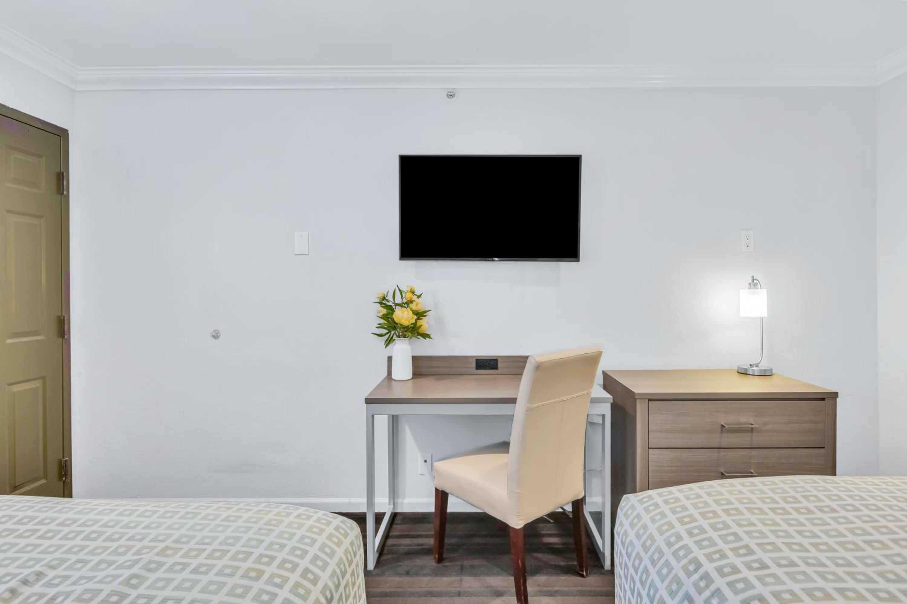 Two Double Beds Non-Smoking - Photo 2