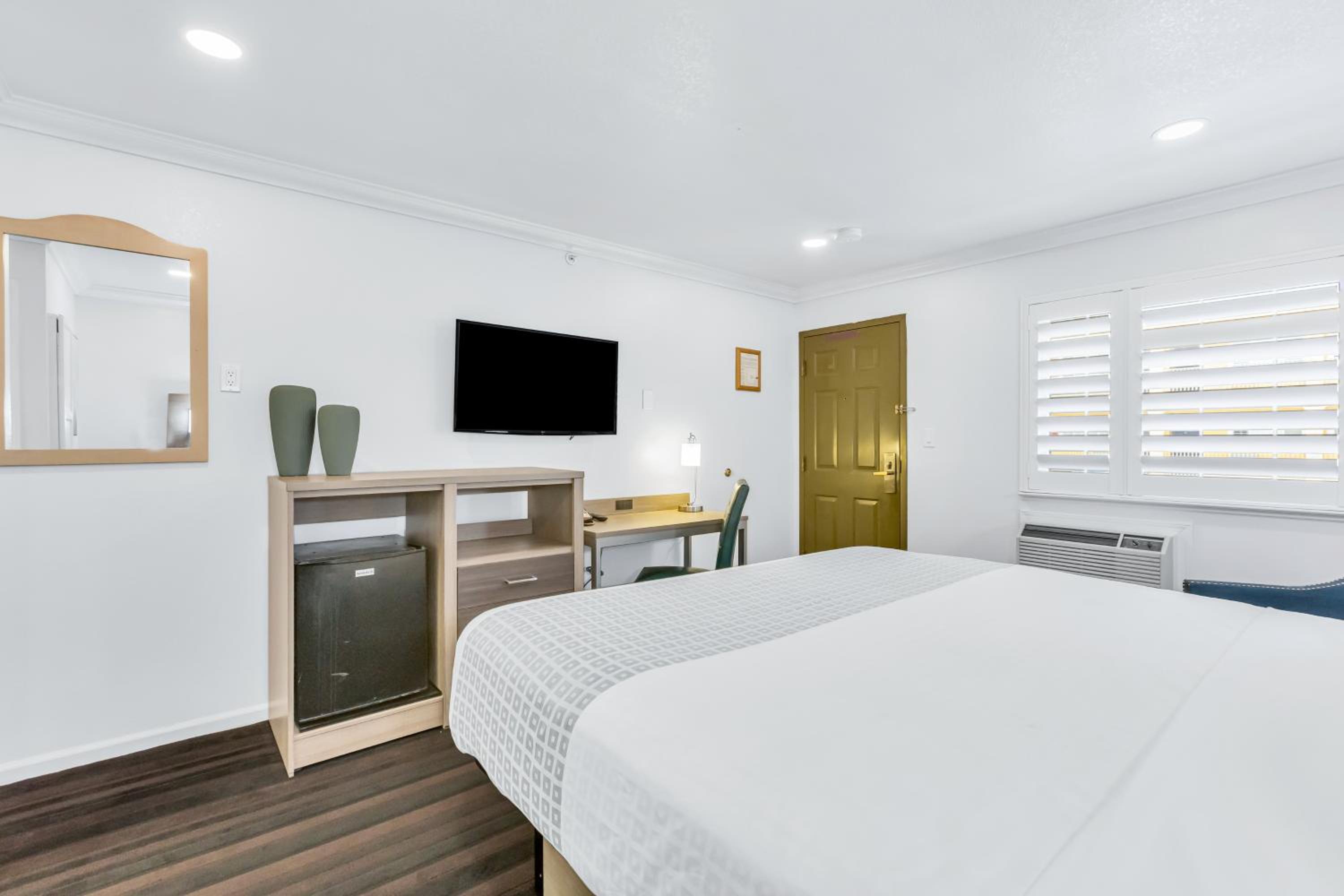 King bed Non-Smoking - Photo 6
