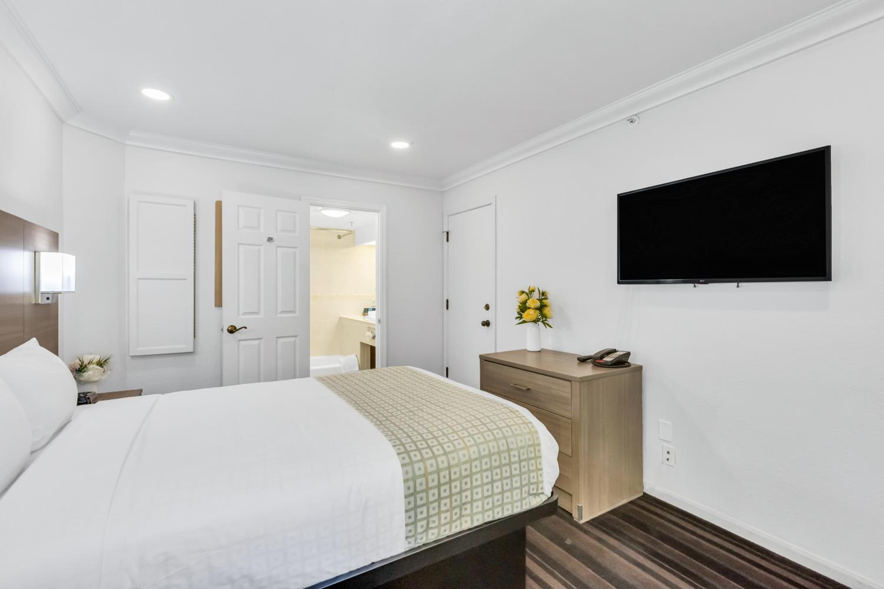 Double Bed Non-Smoking - Photo 3