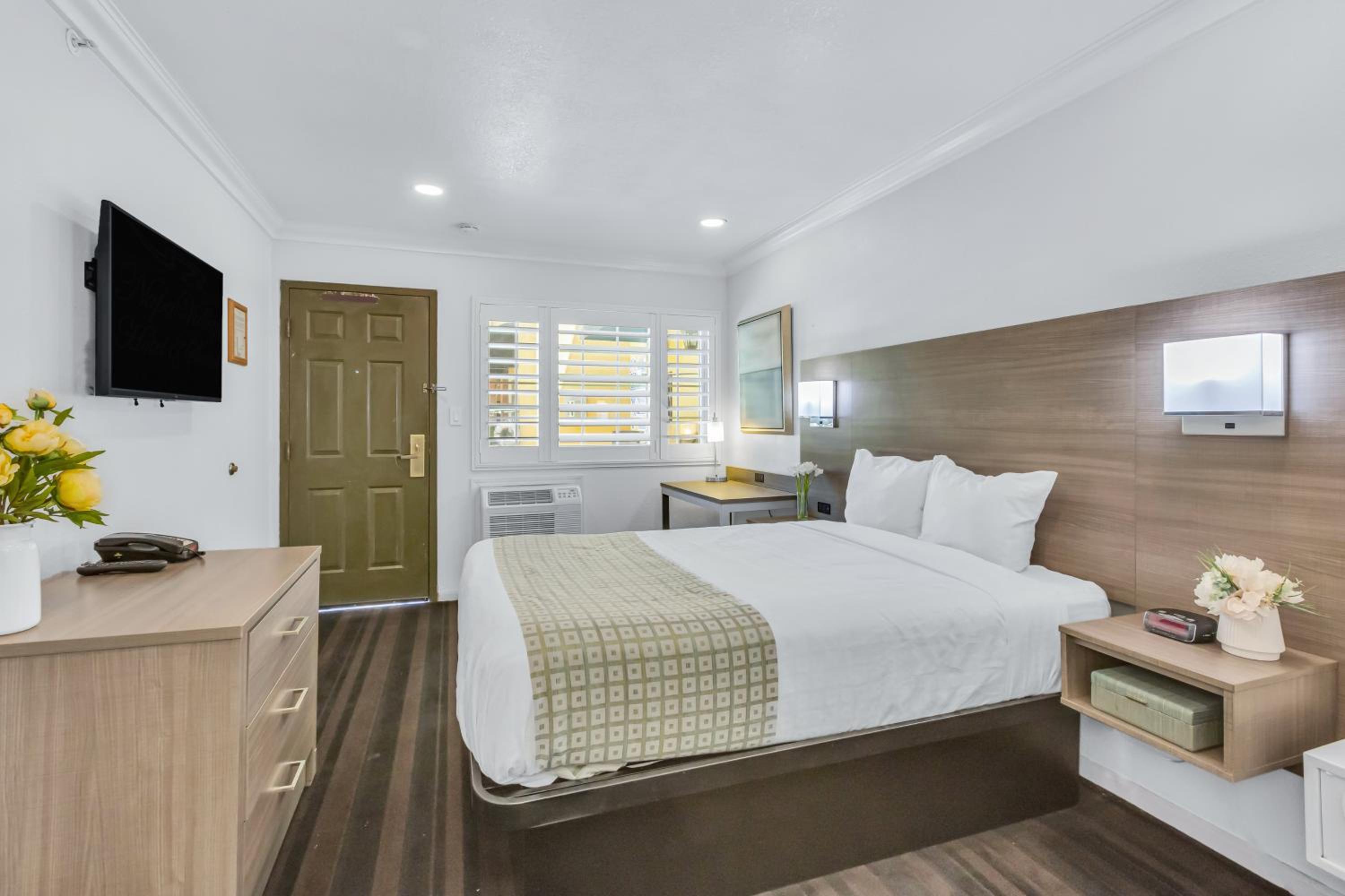 Double Bed Non-Smoking - Photo 2