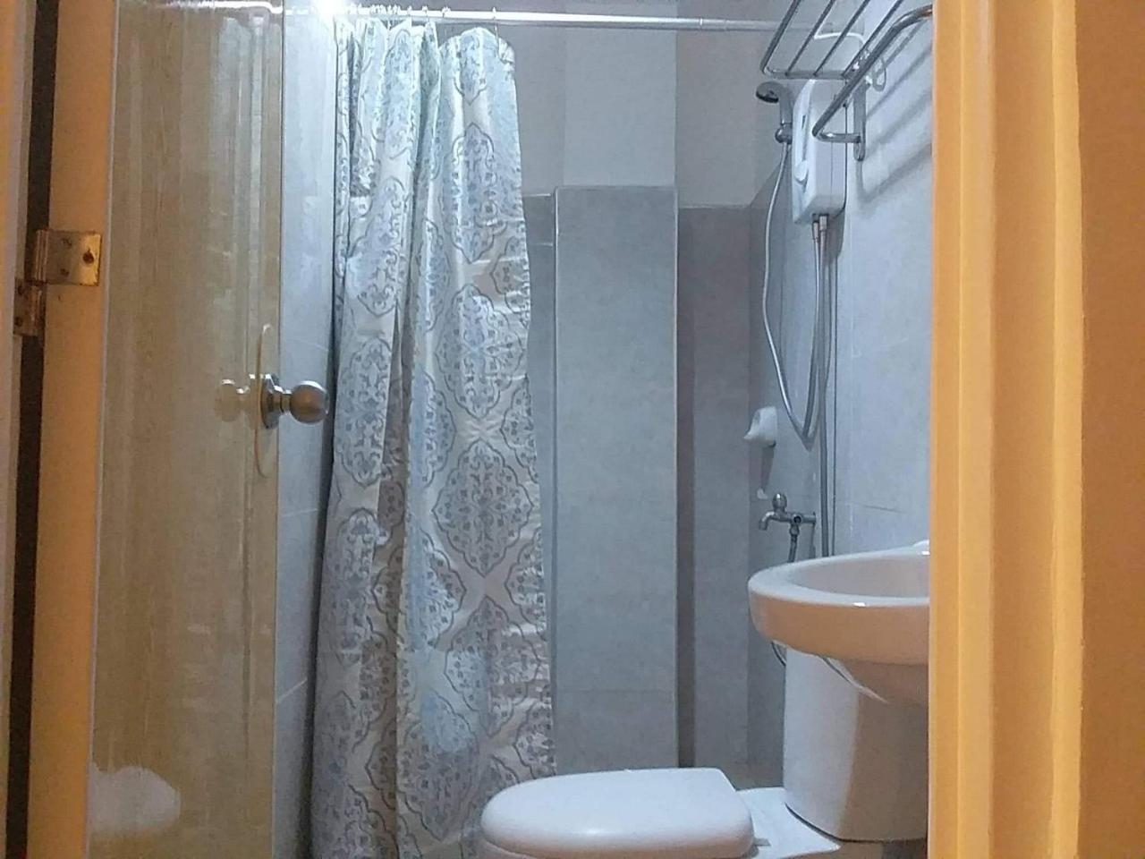 Double Room with Balcony - Photo 3