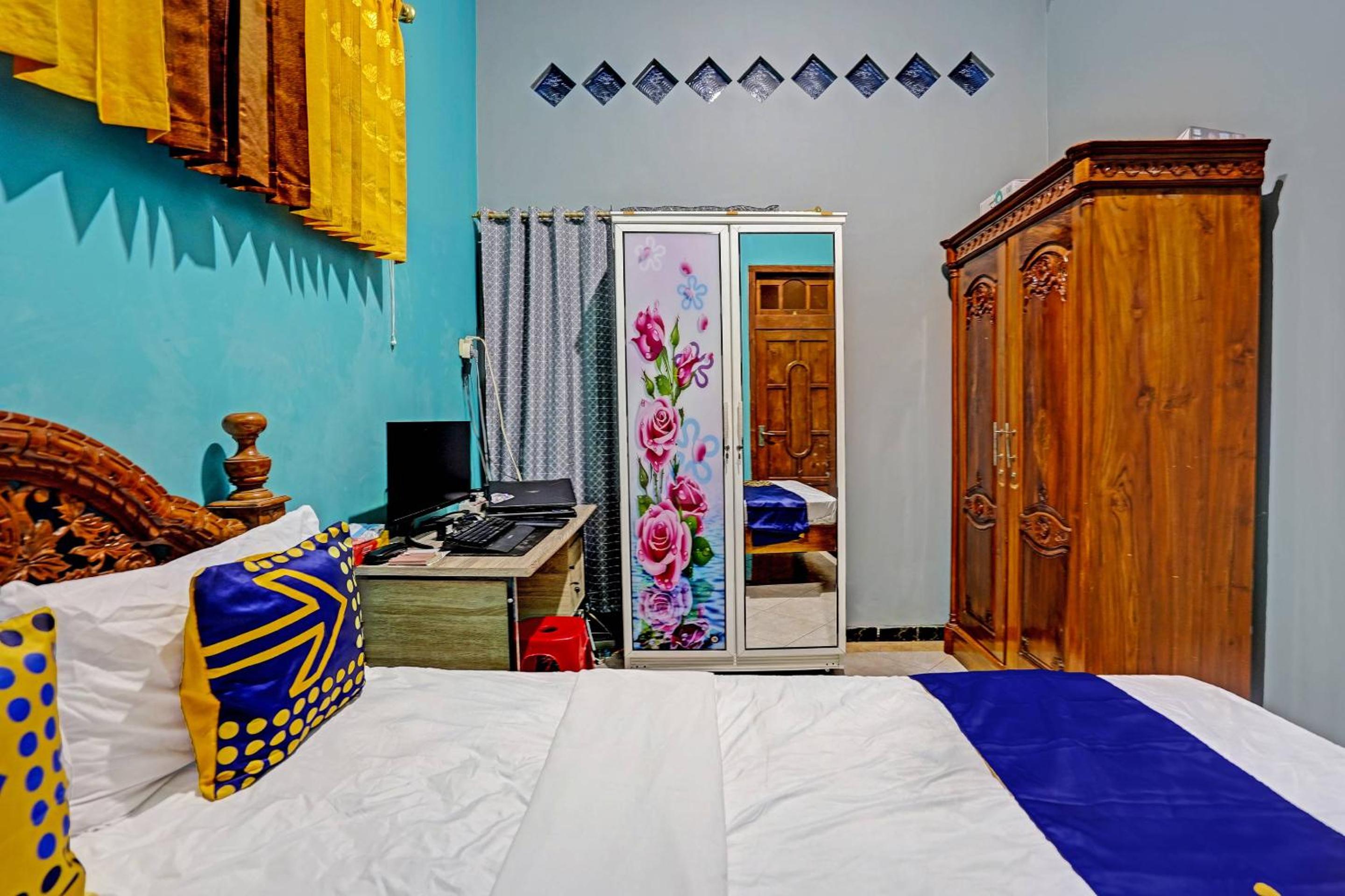 Budget Double Room - Photo 13