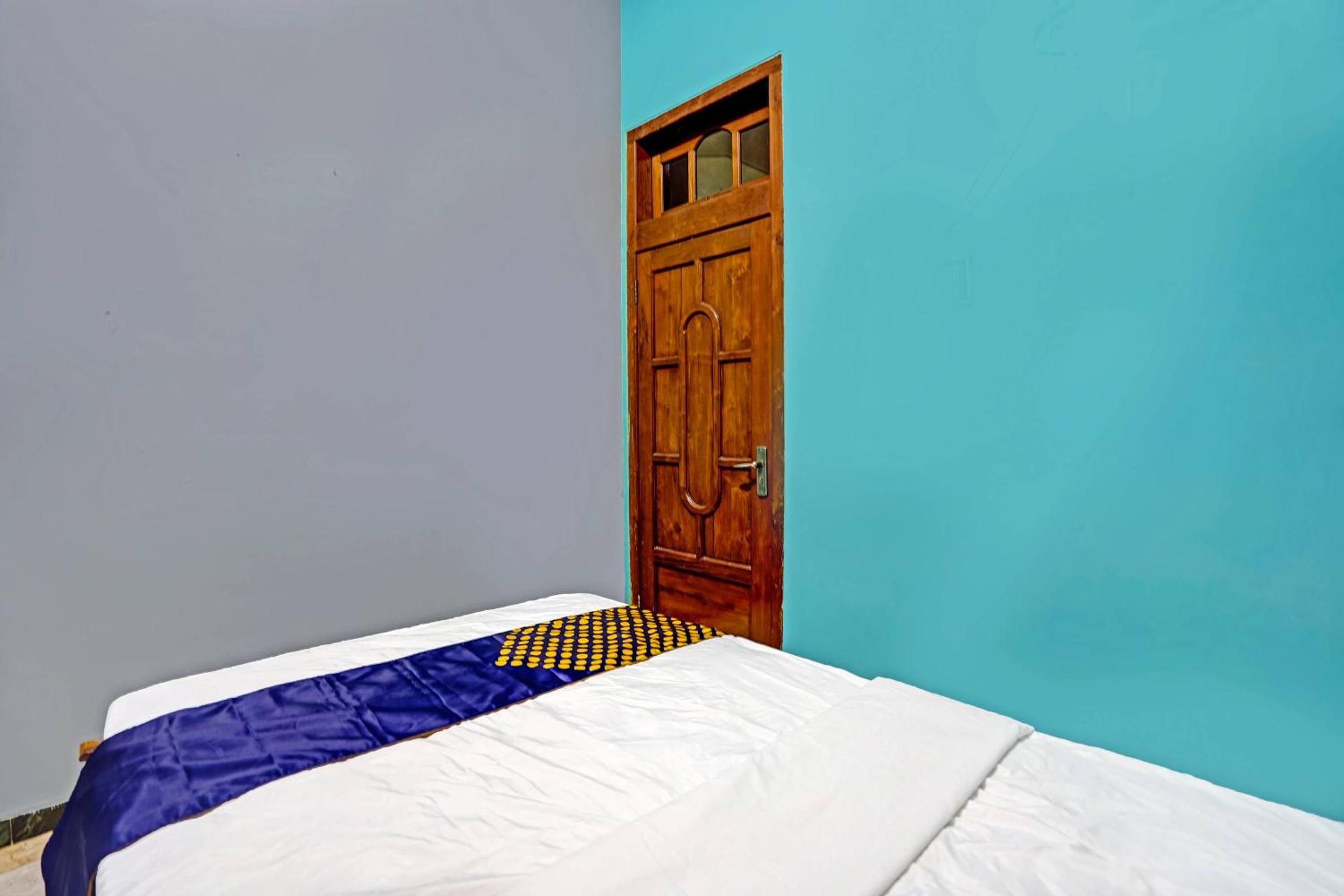Budget Double Room - Photo 6