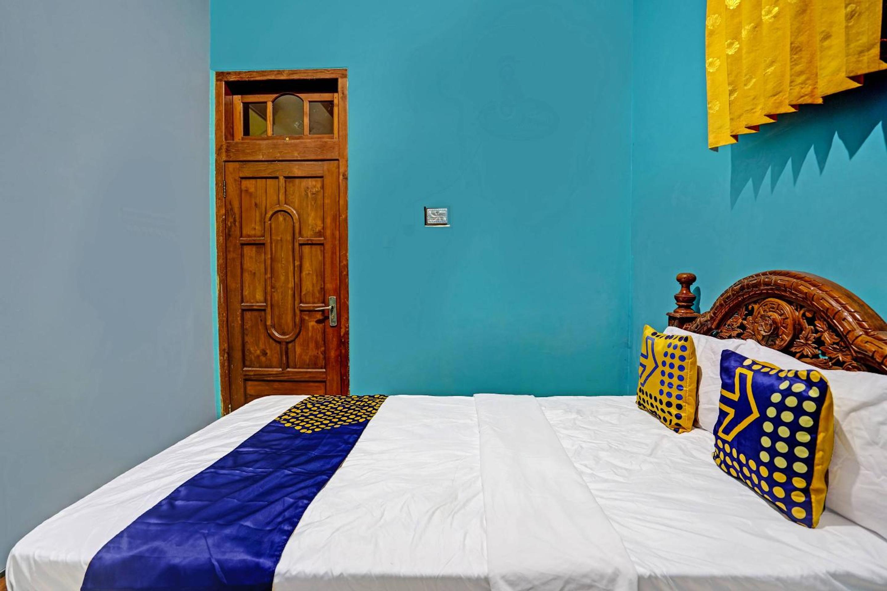 Budget Double Room - Photo 15