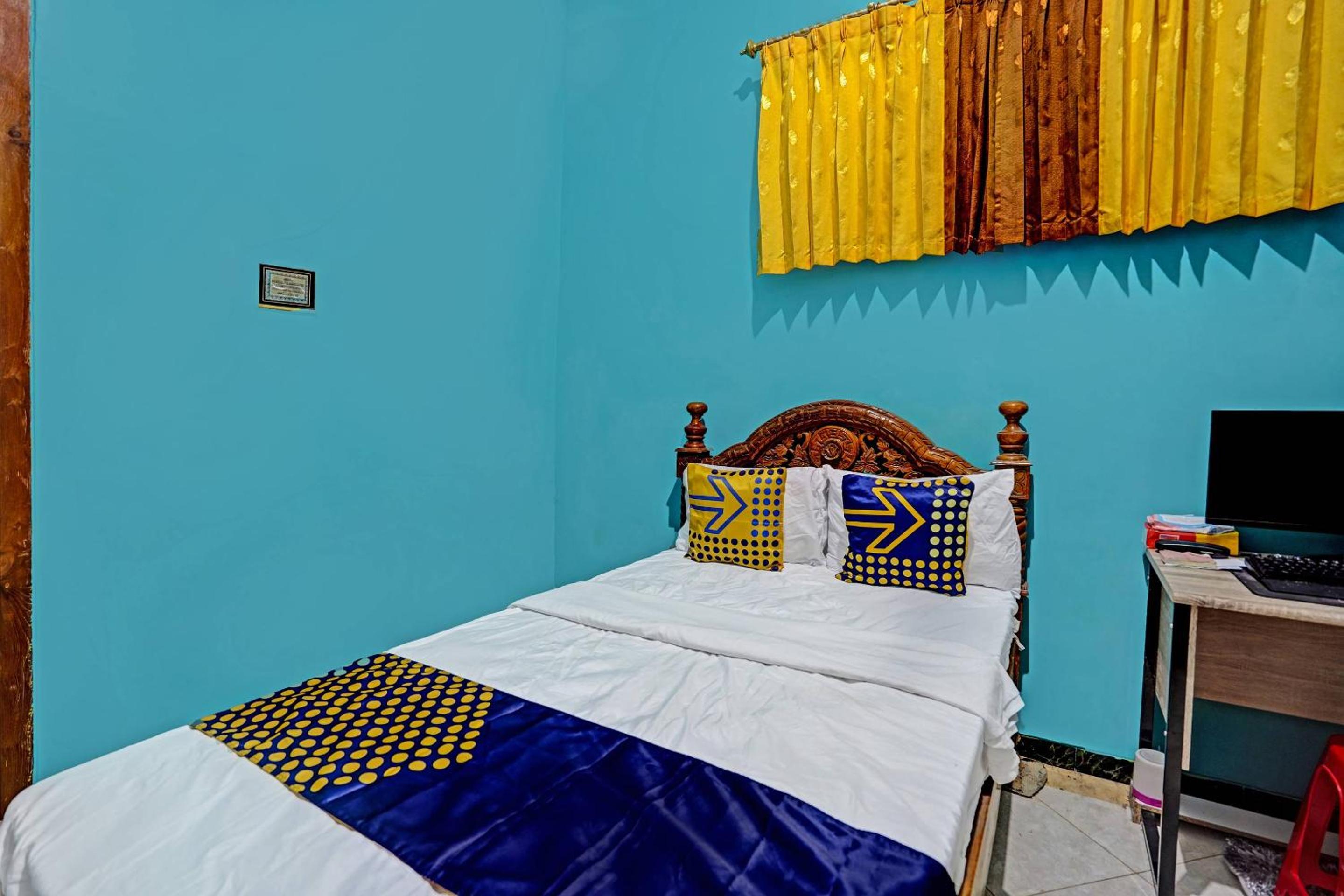 Budget Double Room - Photo 8
