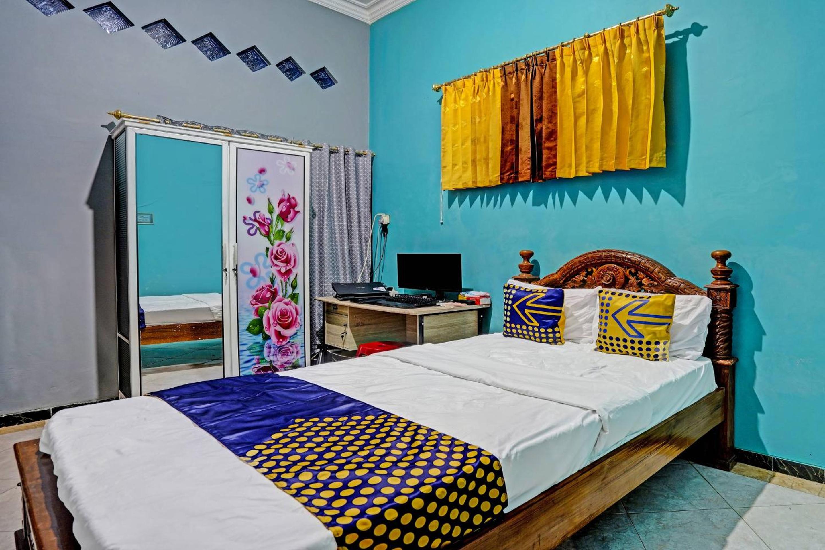 Budget Double Room - Photo 9