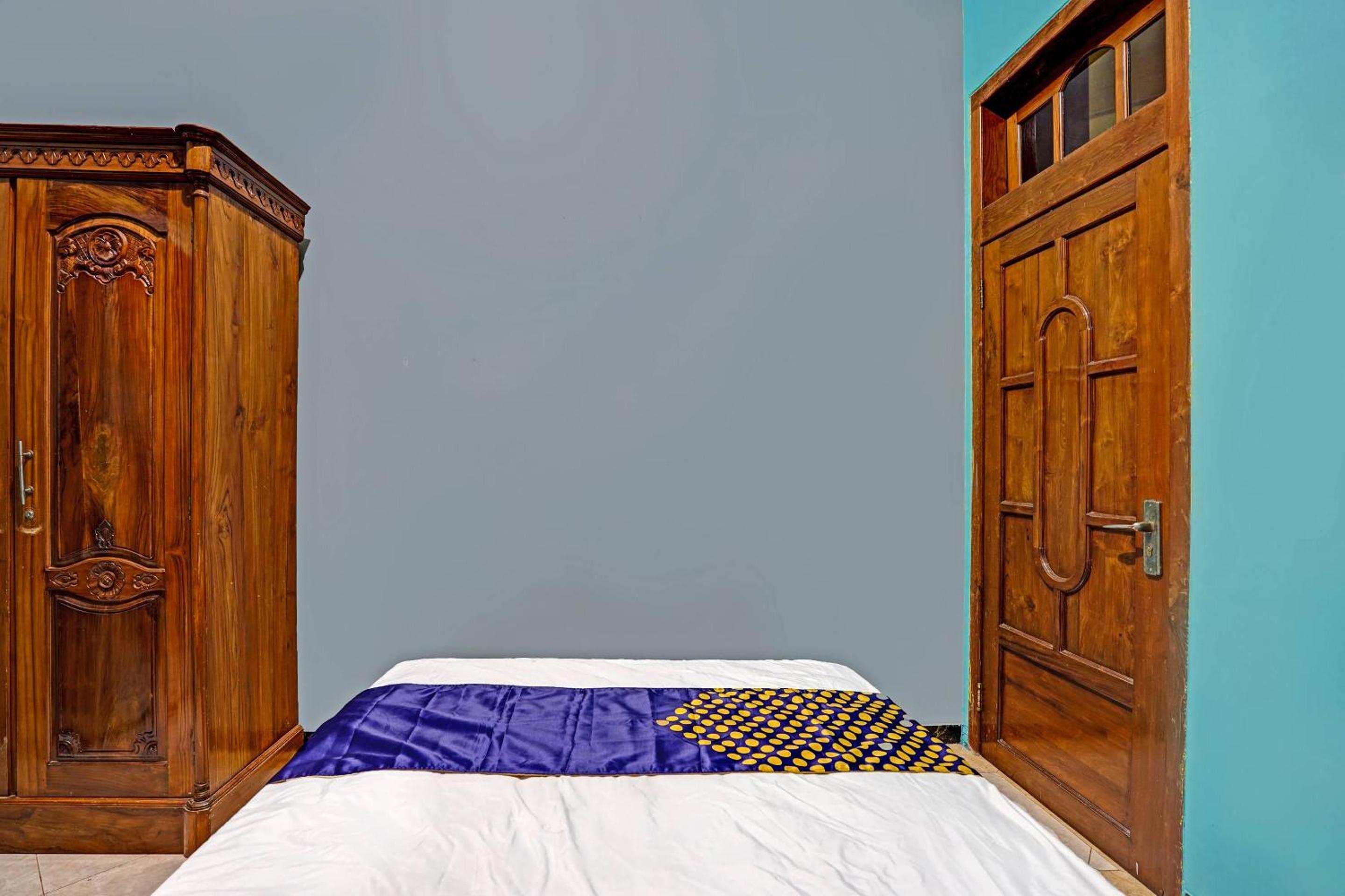 Budget Double Room - Photo 5