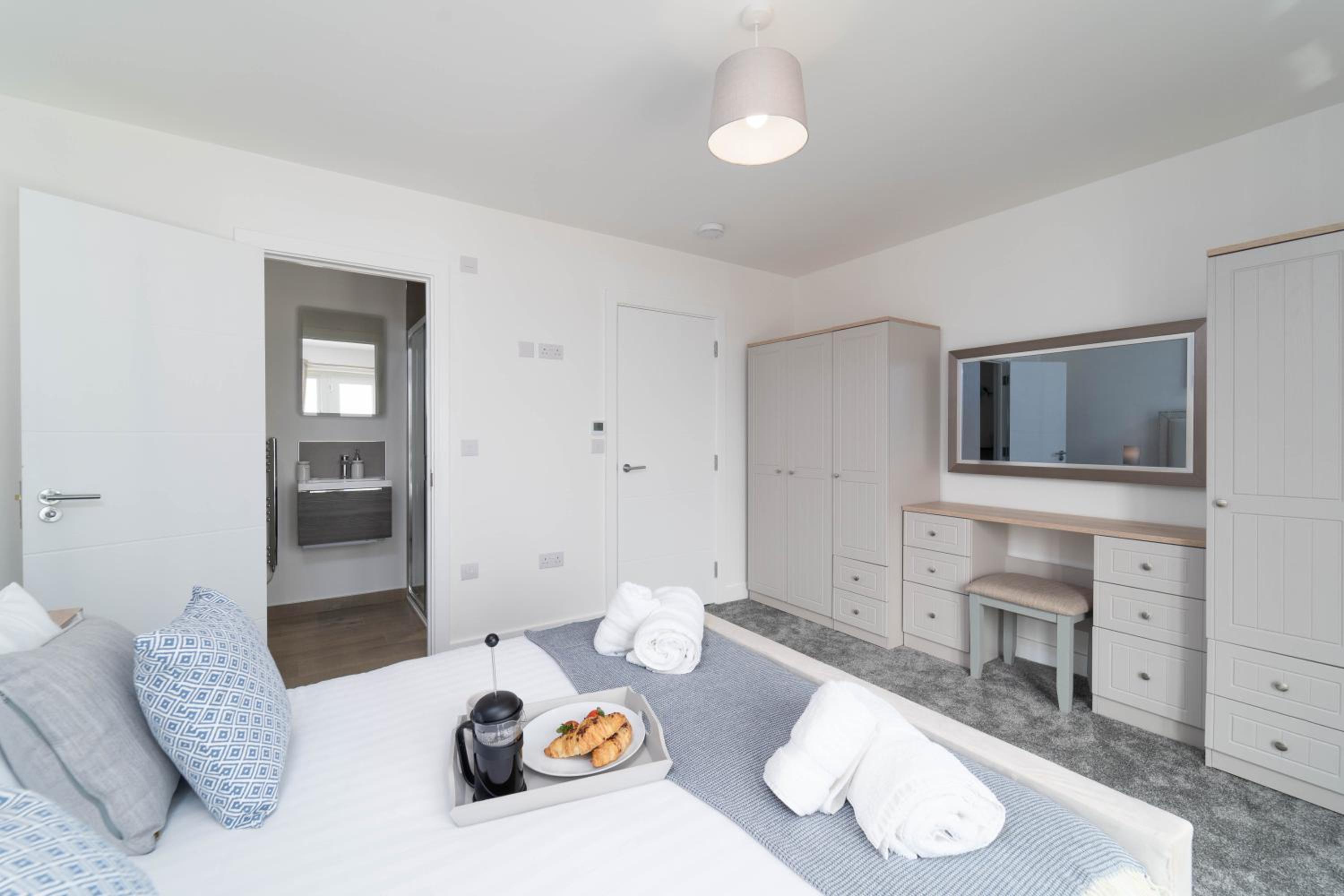 Three-Bedroom House photo 3