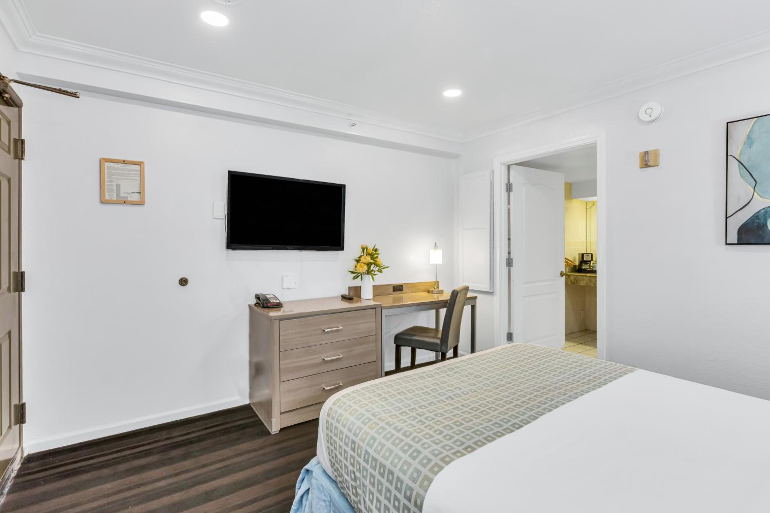 Double Bed Accessible Non-Smoking - Photo 5