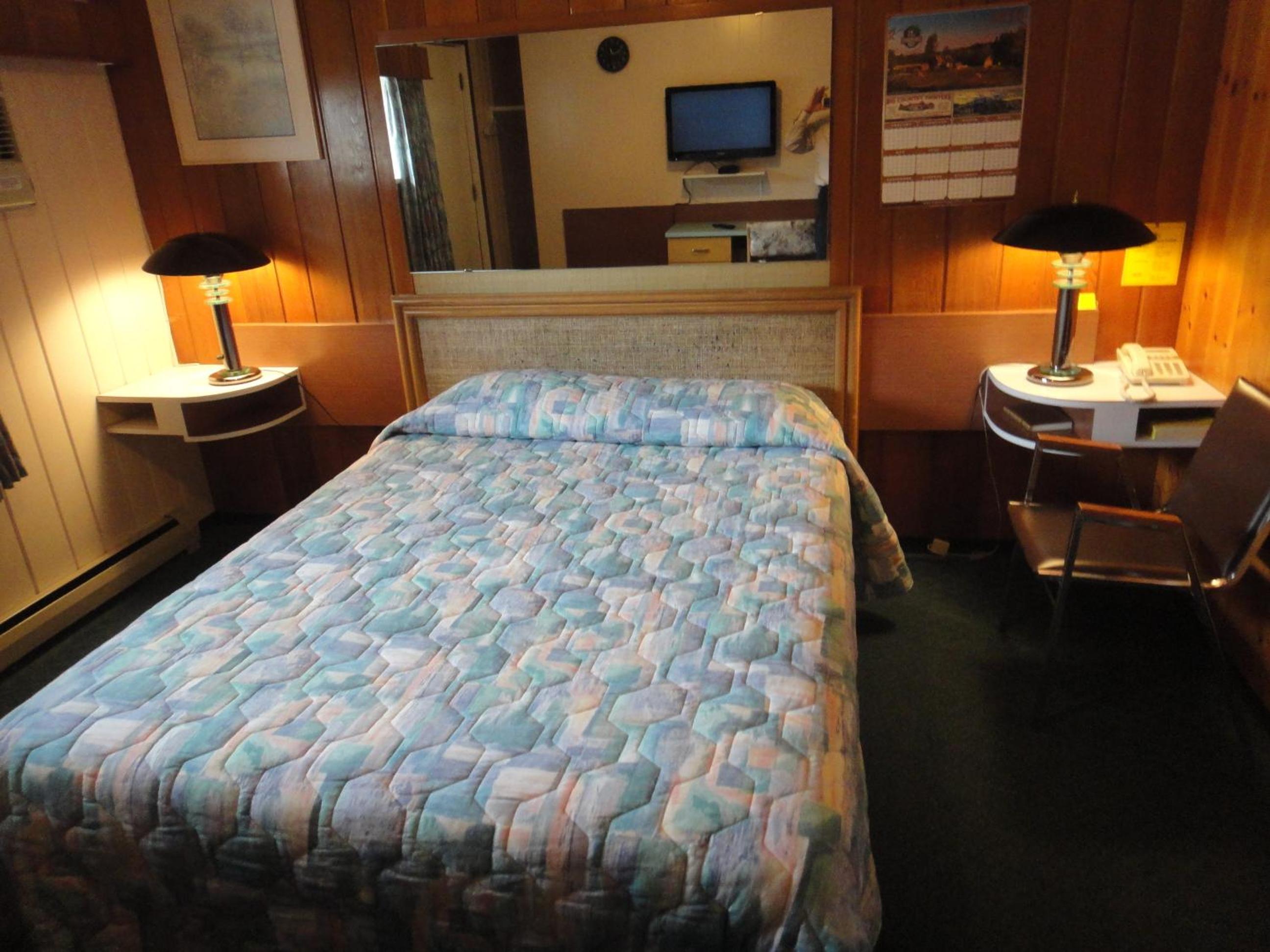 One Queen Bed Room