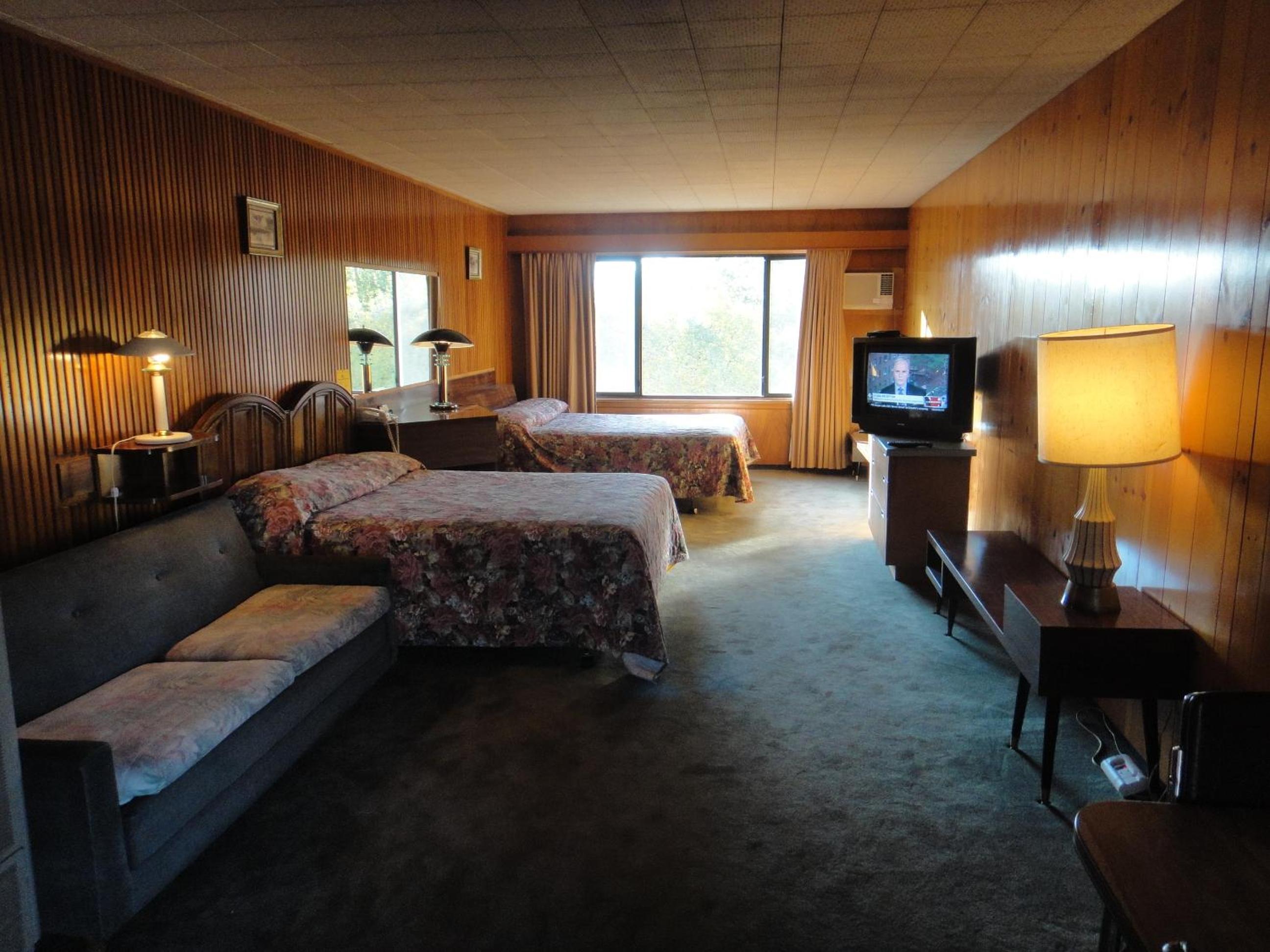 Deluxe Queen Room with Two Queen Beds