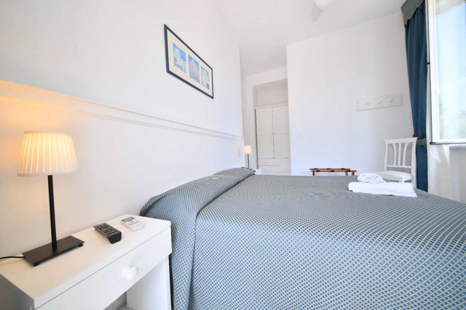 Double Room with Balcony - Photo 4