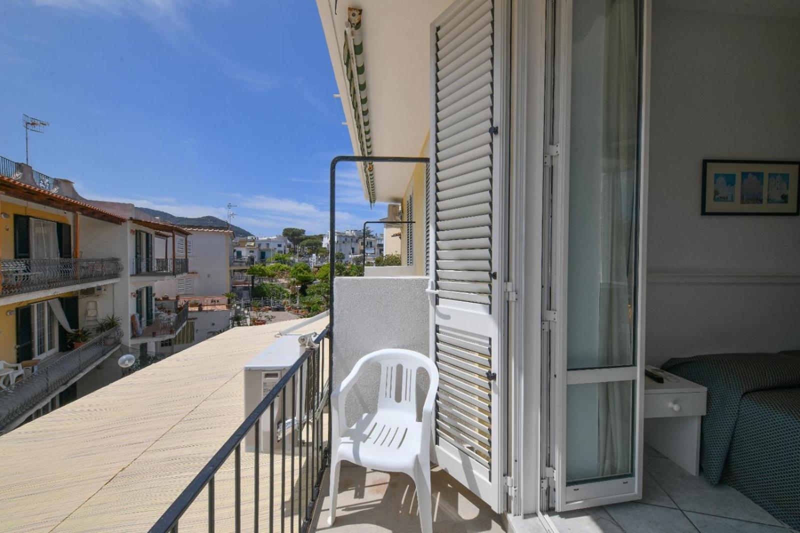 Double Room with Balcony - Photo 5