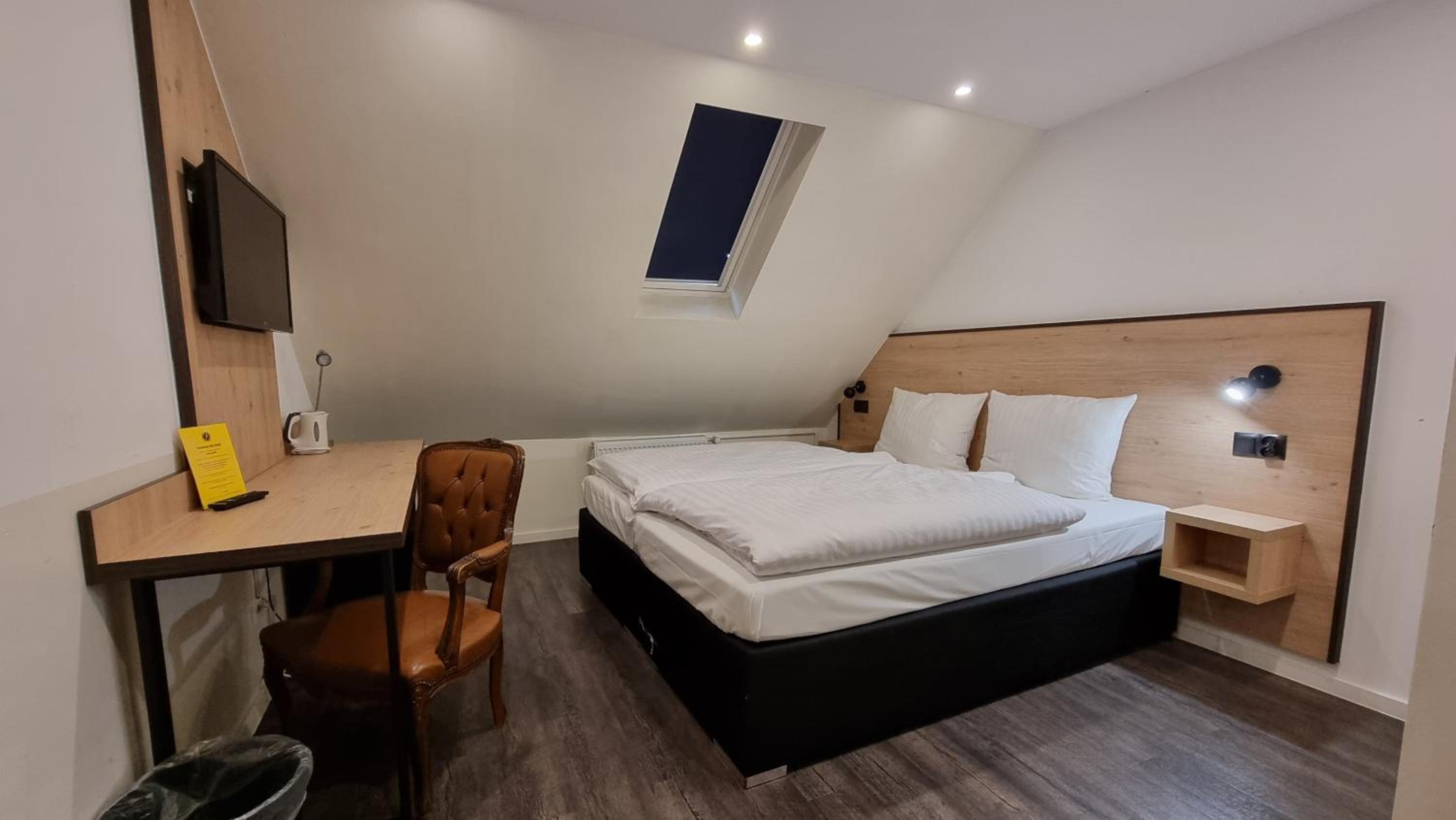 Standard Double Room - Photo 3