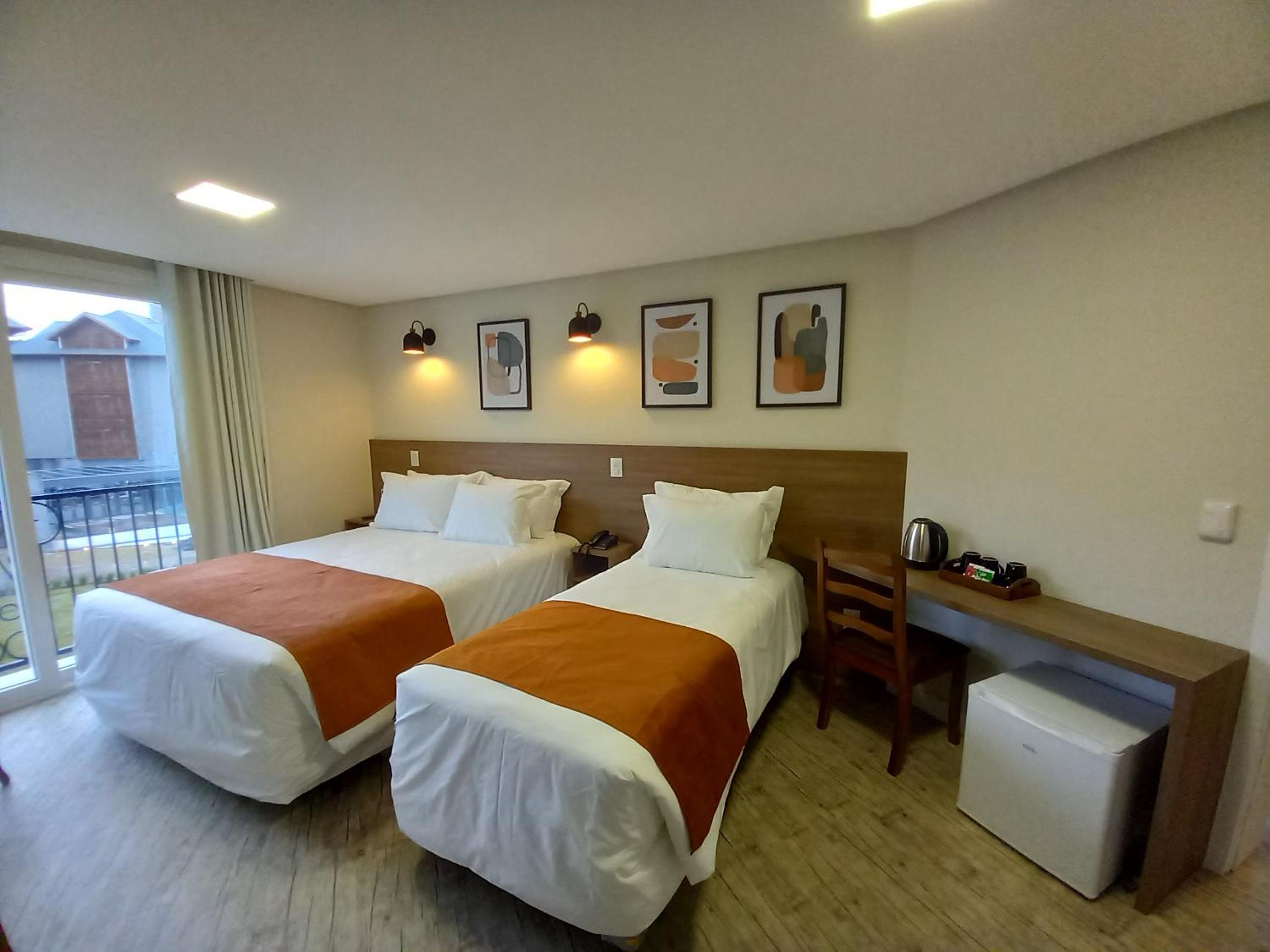 Triple Room with Balcony - Photo 6