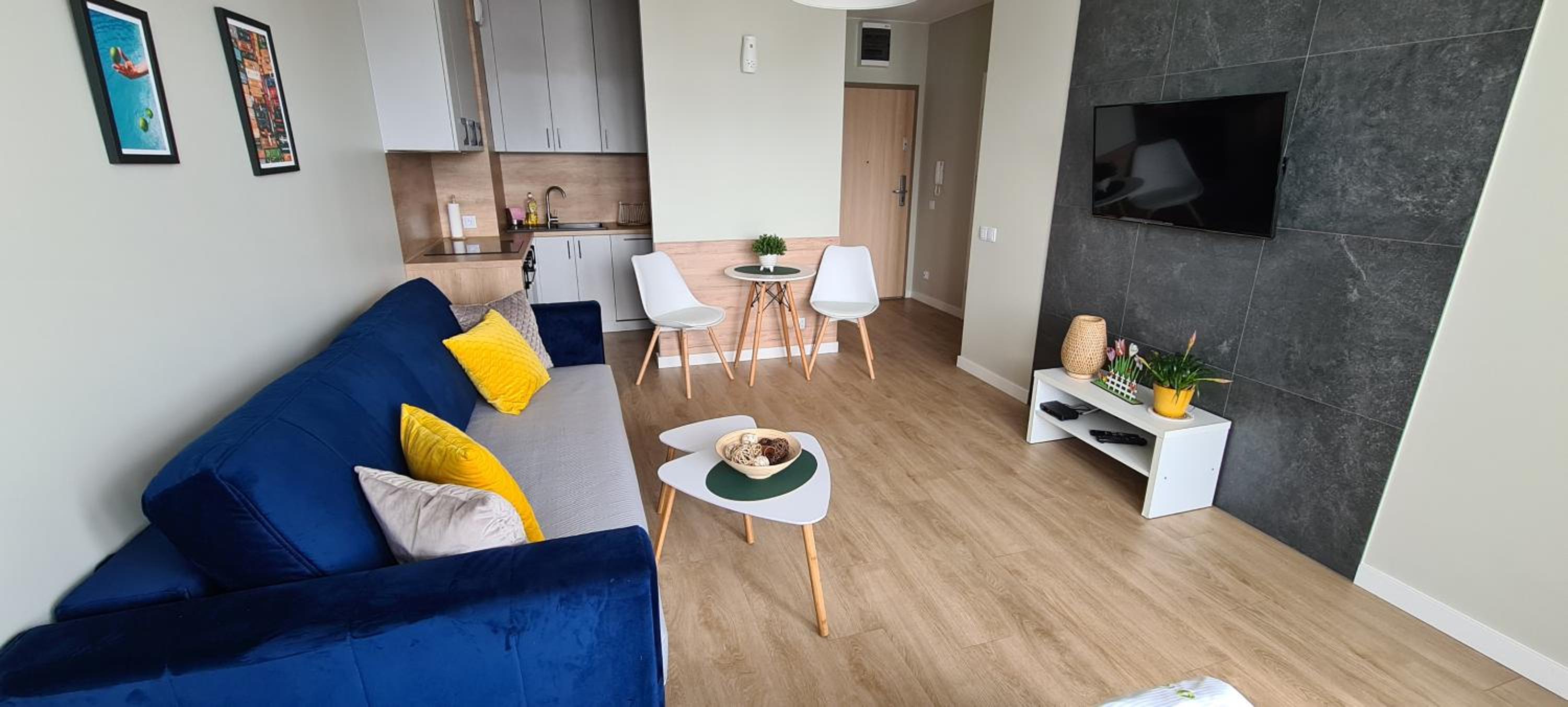 One-Bedroom Apartment - Photo 2