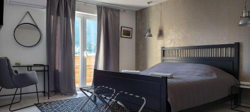 Double Room with Balcony - Photo 3