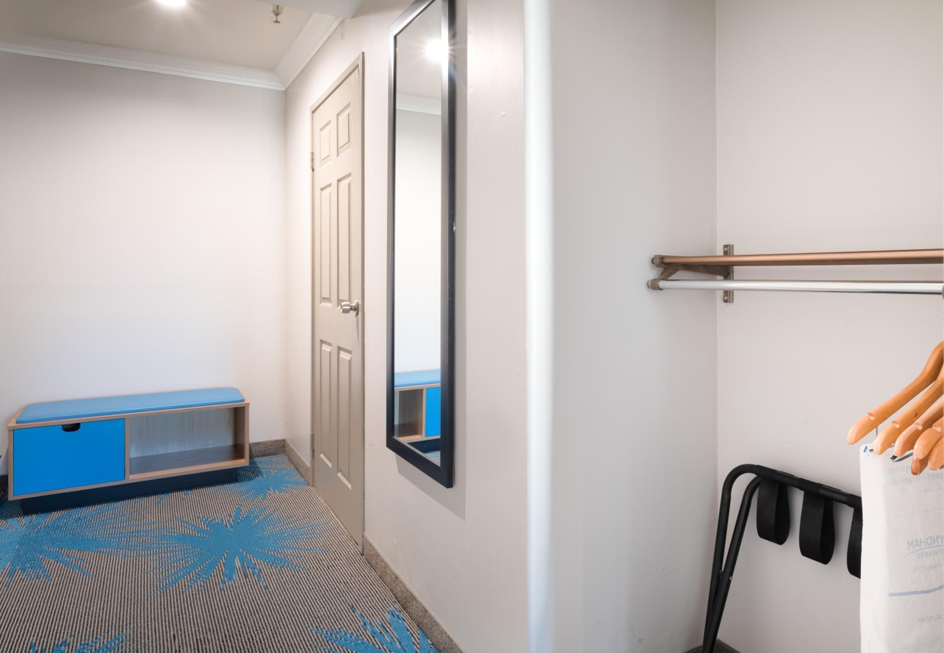 King Room - Mobility Access/Non-Smoking photo 3