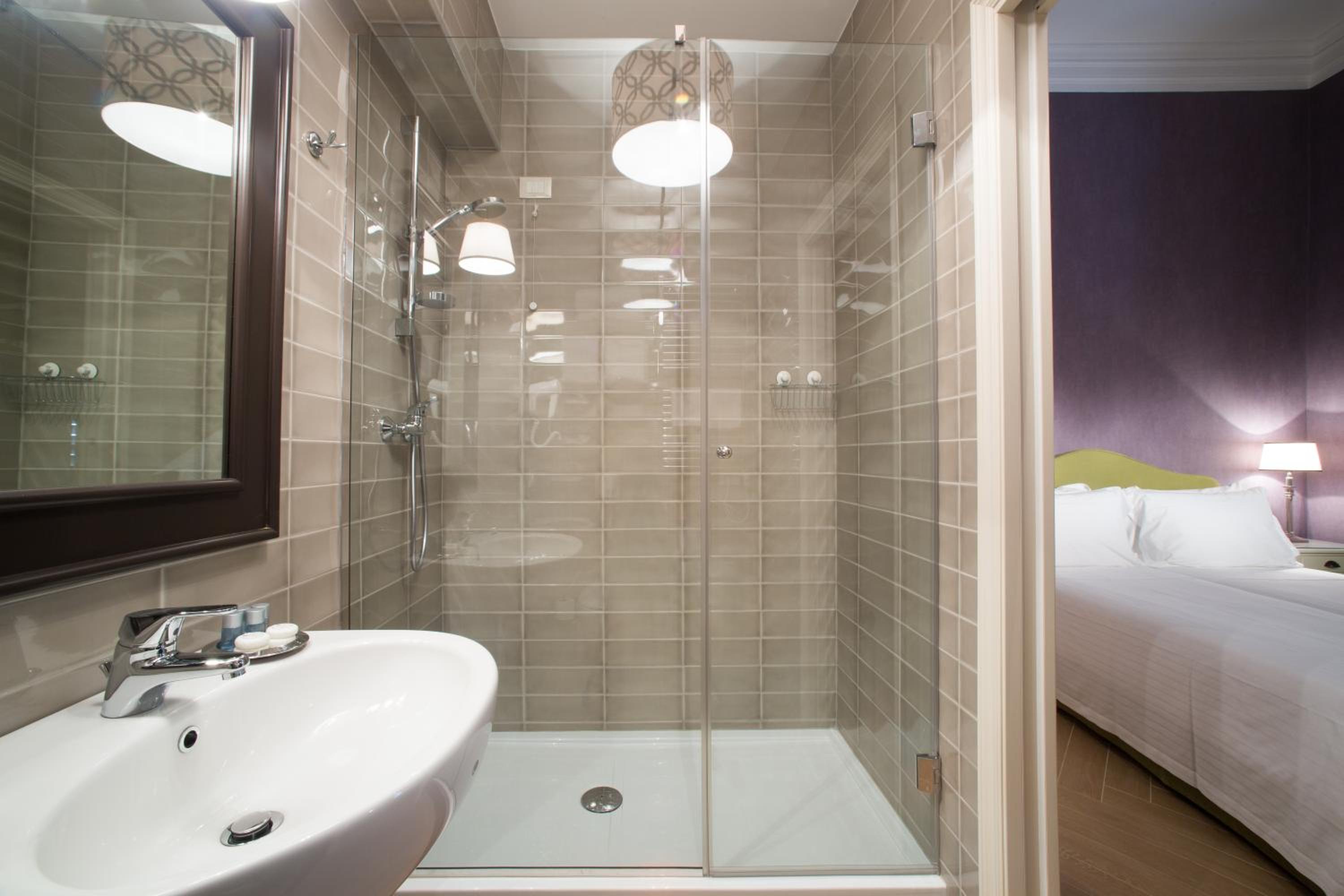 Deluxe Double or Twin Room with City View photo 3