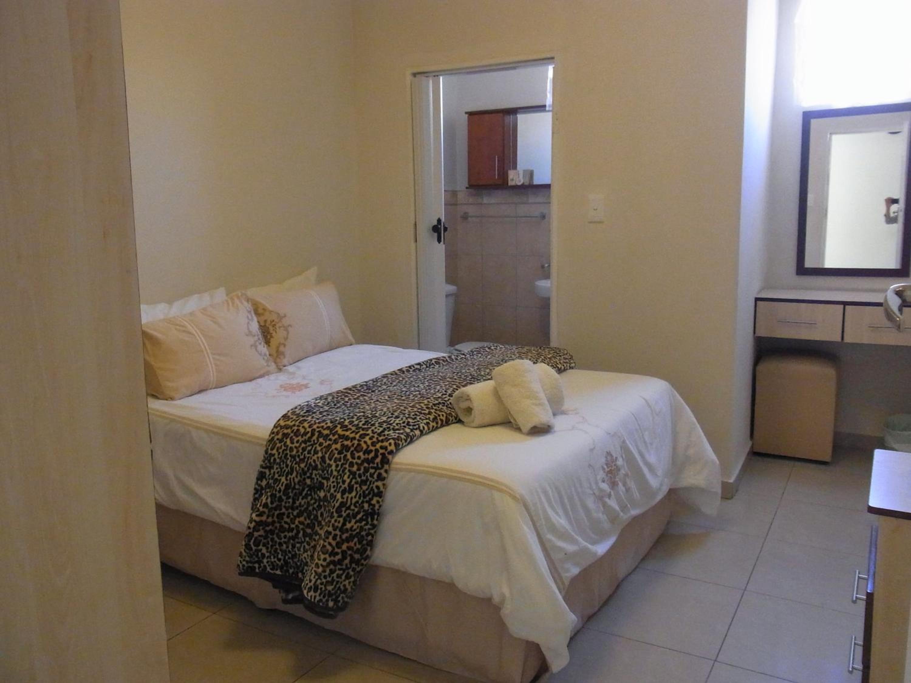 Standard Double Room with Fan photo 2
