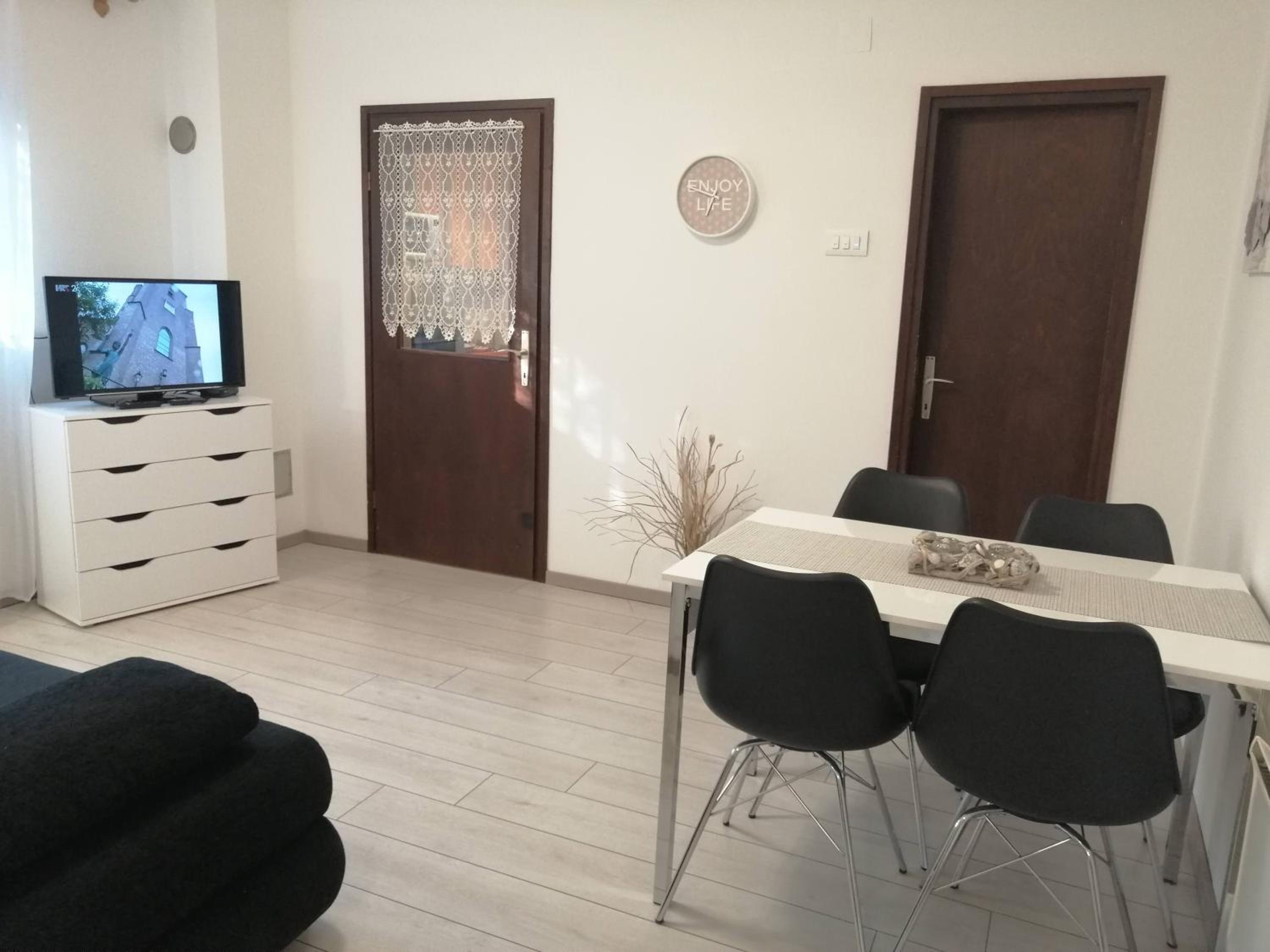 Apartment photo 3