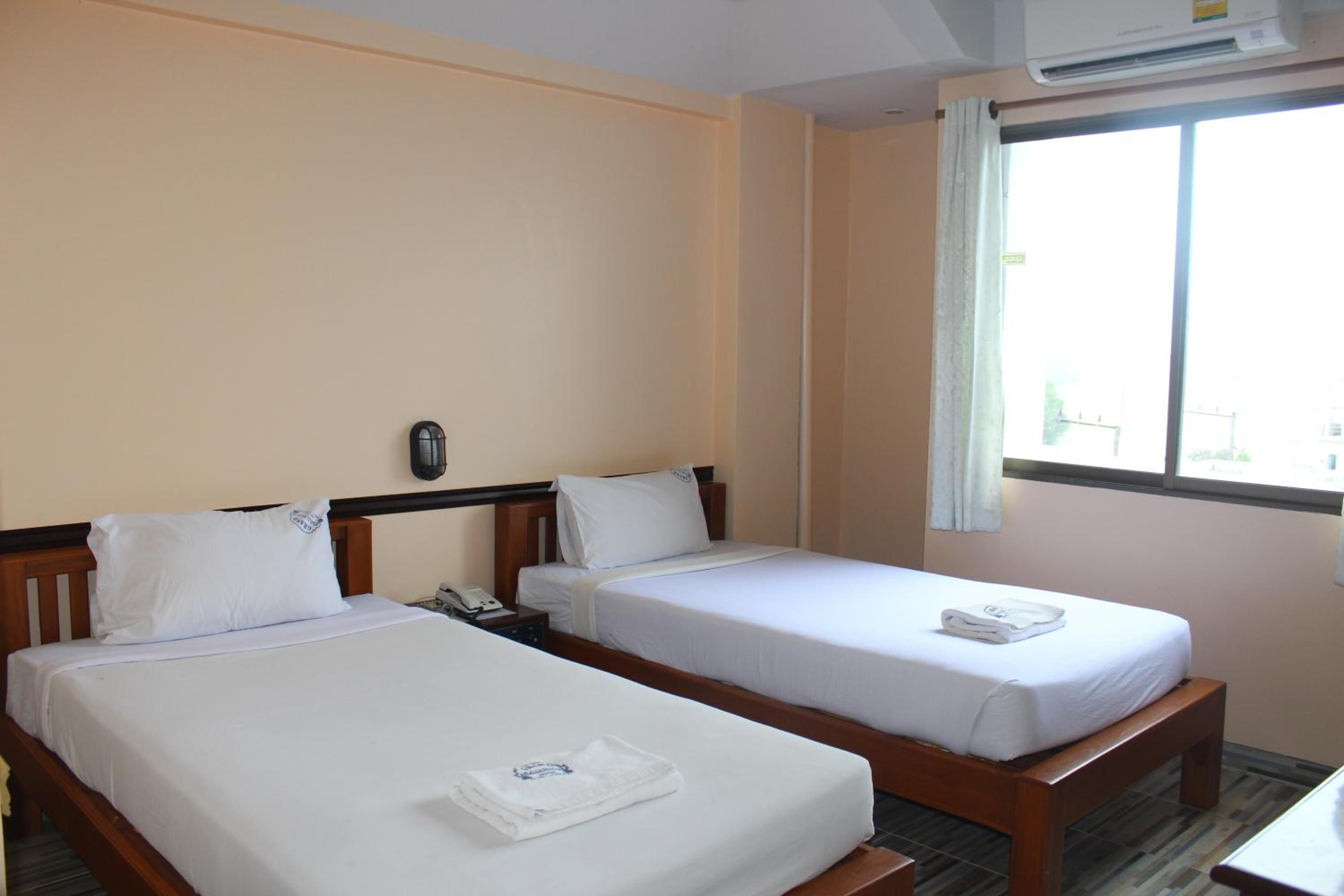 Standard Double or Twin Room with Air Conditioning photo 3