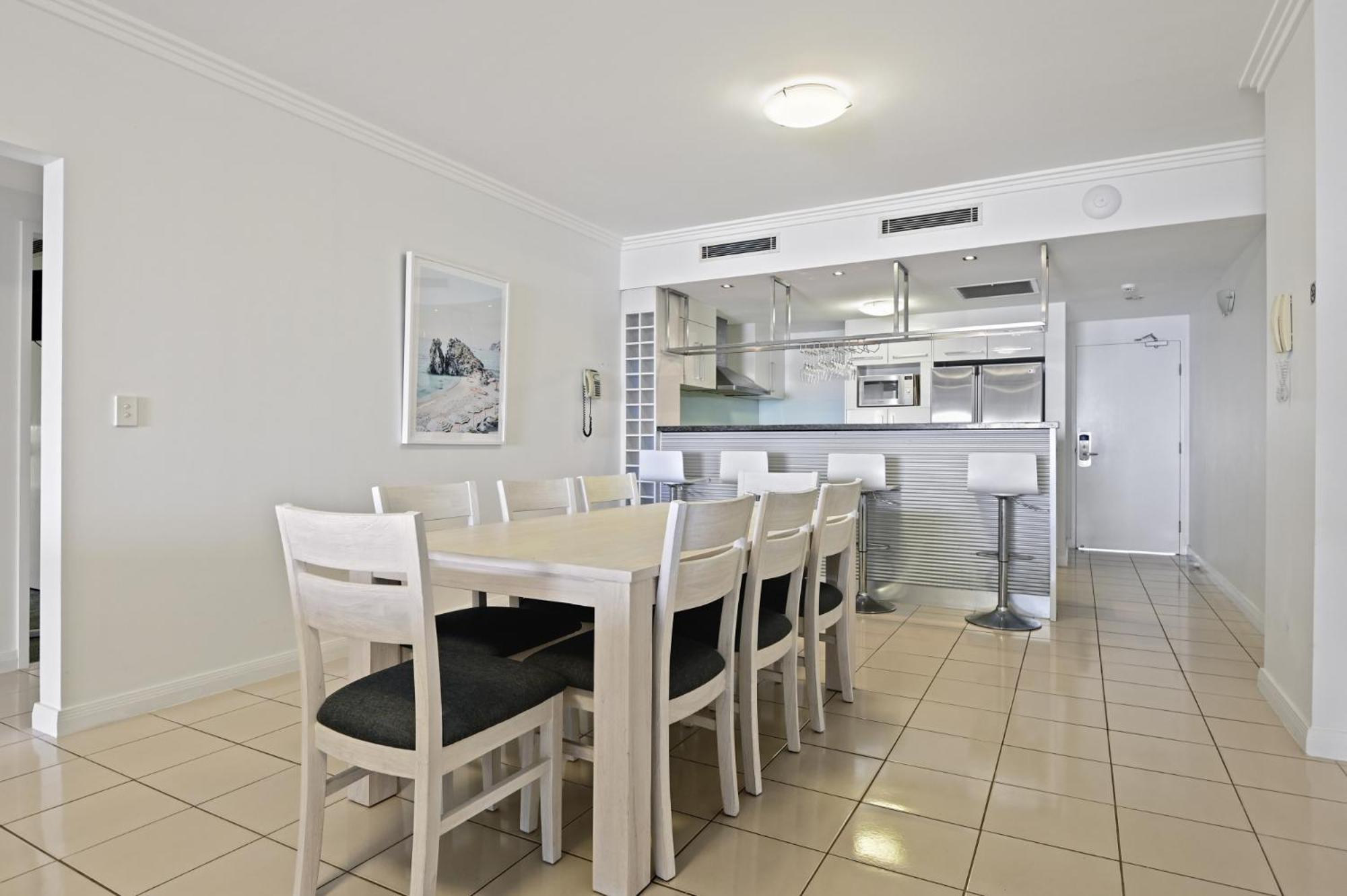 Three-Bedroom Apartment photo 2
