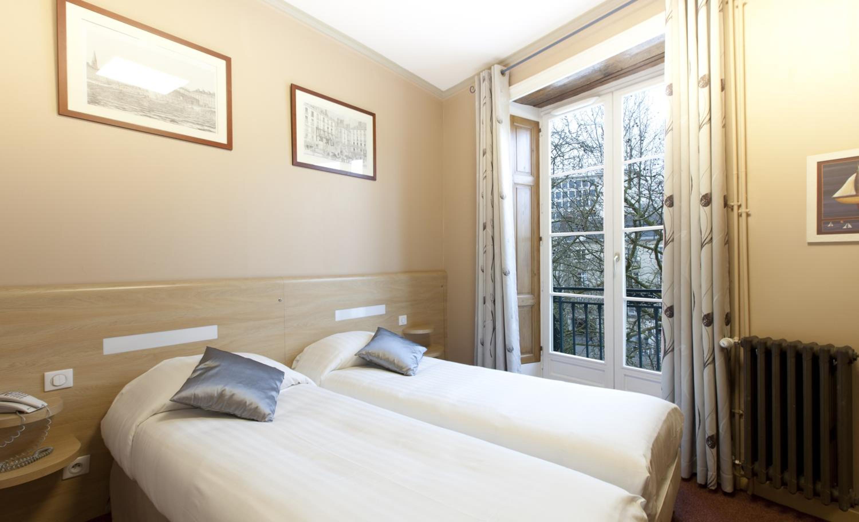 Double Room - Photo 11