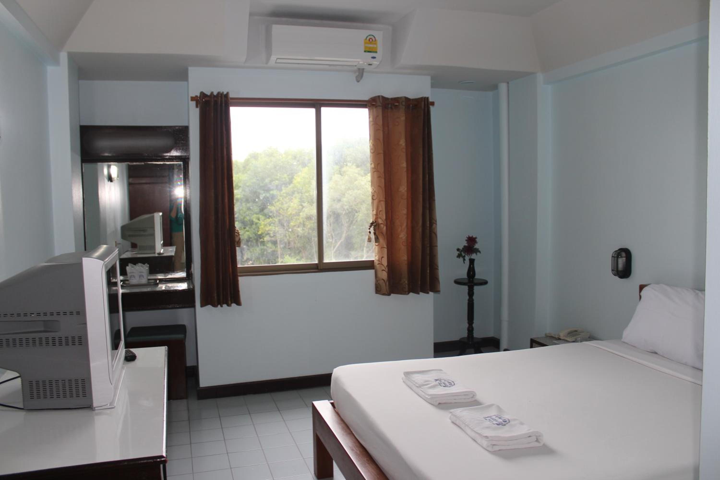 Standard Double or Twin Room with Air Conditioning photo 2