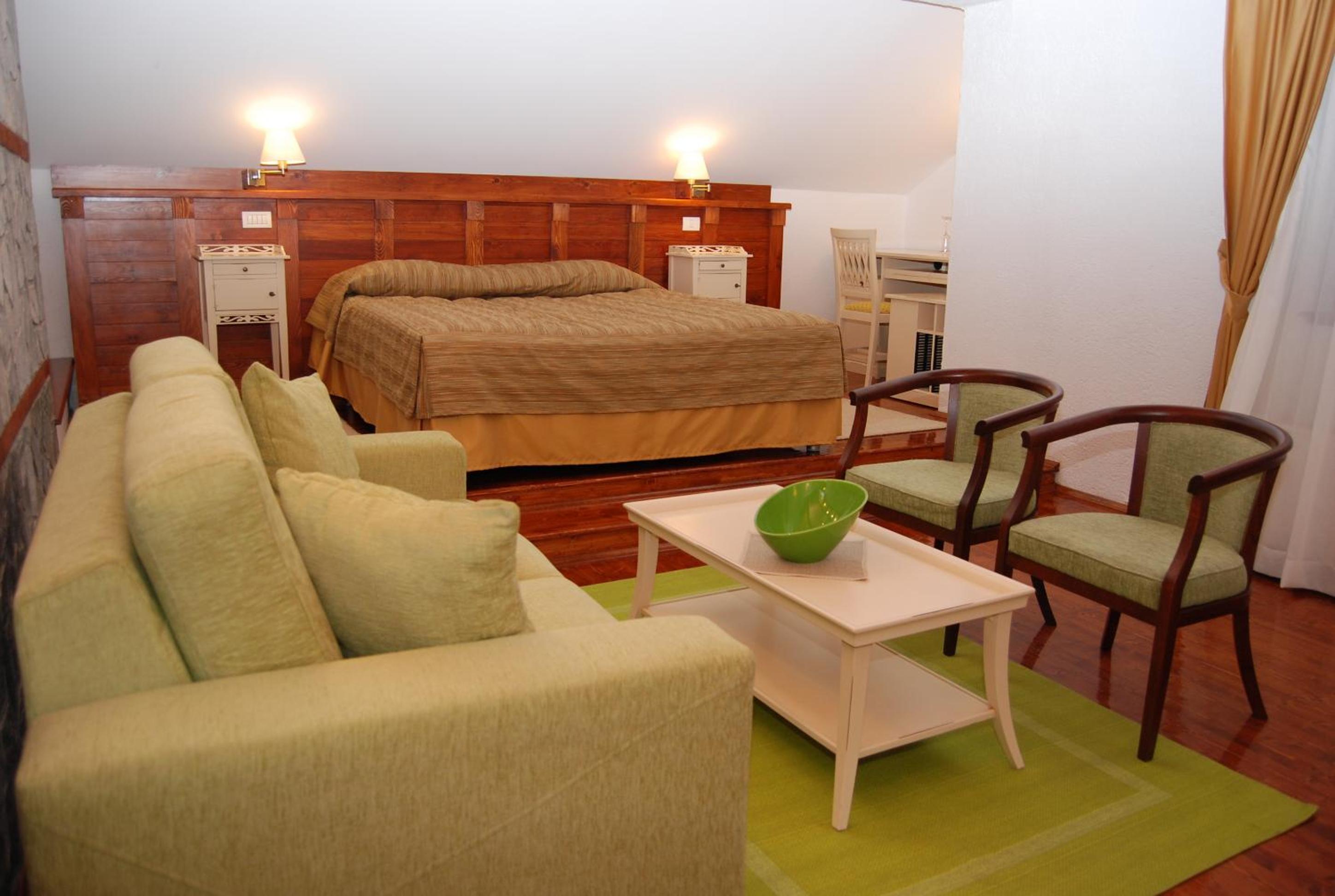 Deluxe Suite with Spa Bath - Photo 1