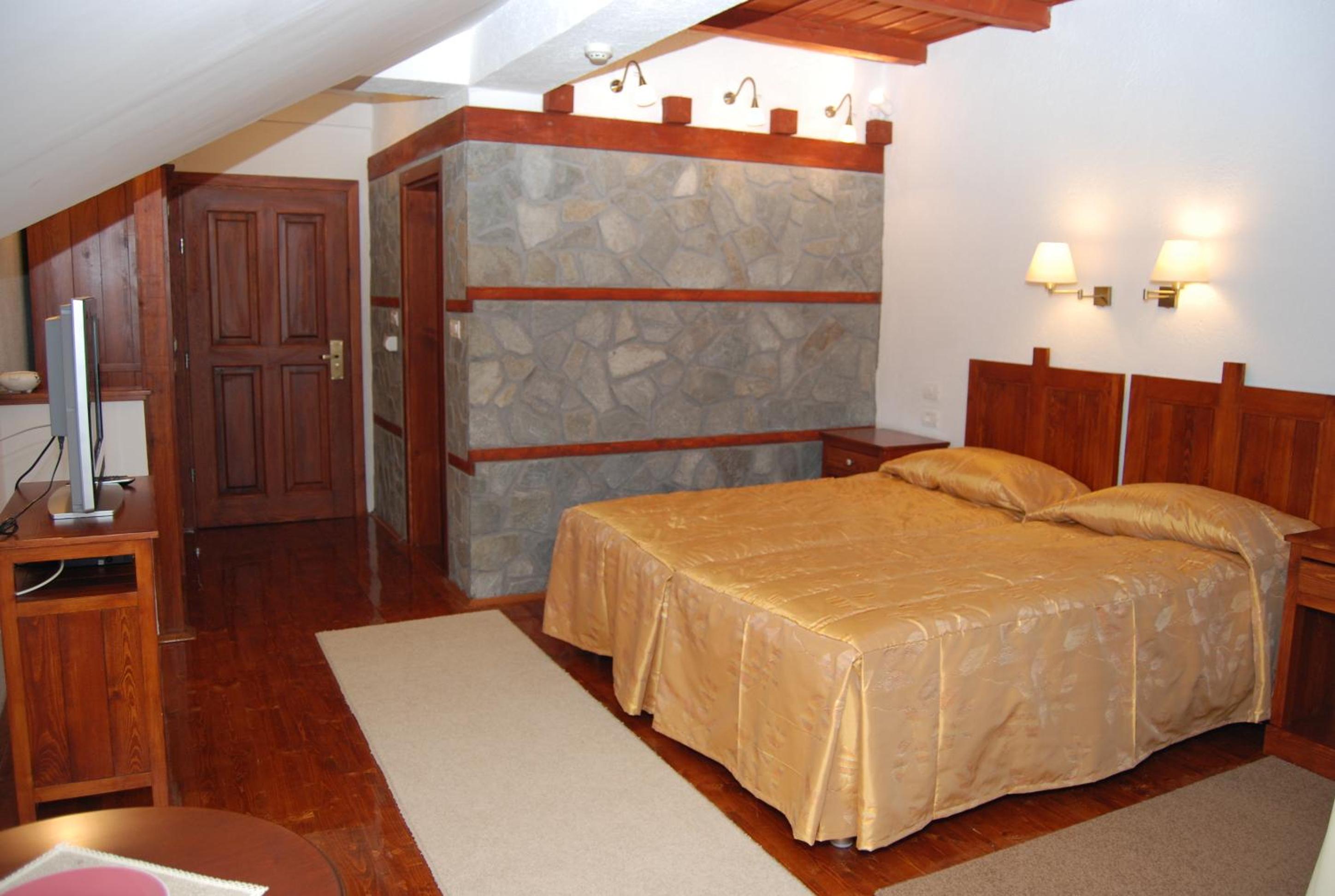 Twin Room with Balcony - Photo 1