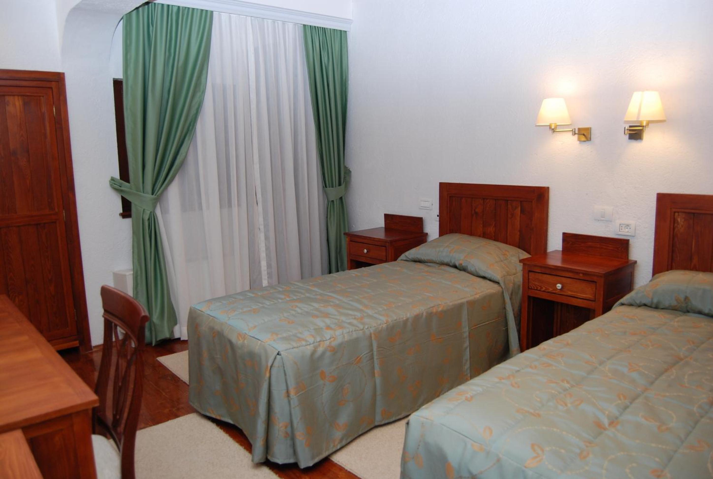 Twin Room with Balcony - Photo 2