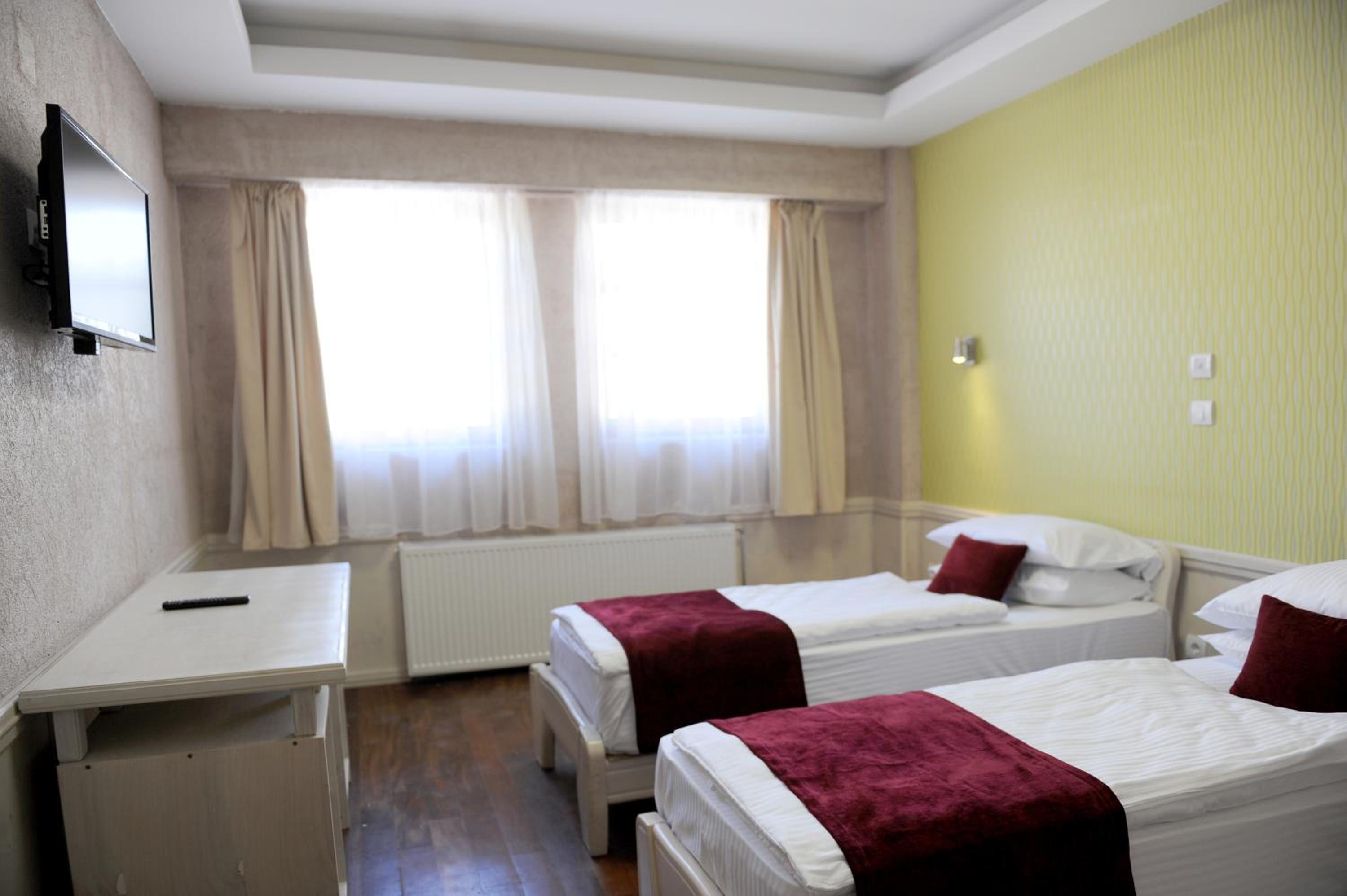Twin Room - Photo 4
